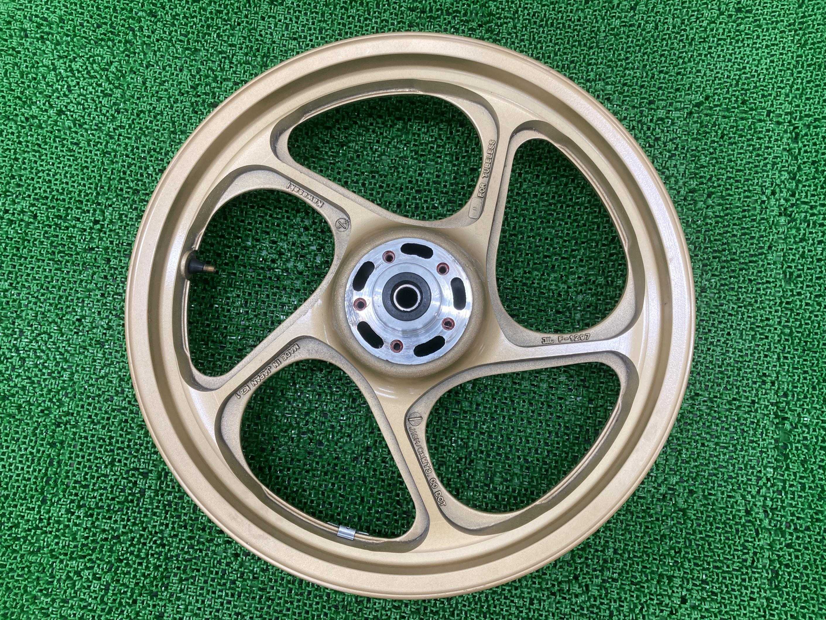ゼファー1100 フロントホイール 金 カワサキ 純正 バイク 部品 ZRT10A ゴールド キャストホイール 18X3.00 修復素材に 車検 Genuine 【中古】 2