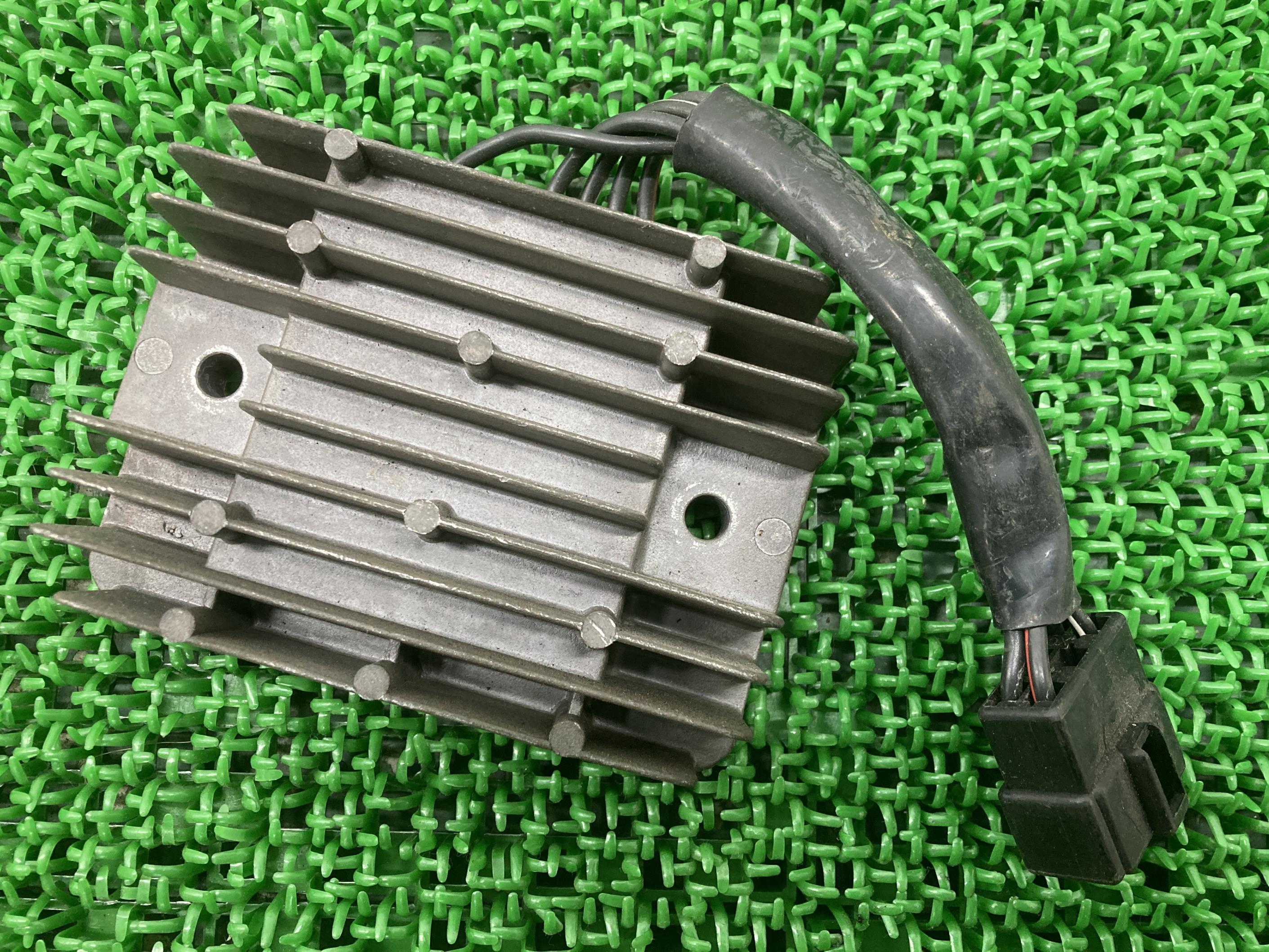 GSX1300Rハヤブサ レギュレター スズキ 純正 バイク 部品 GW71A RS41 51A 33E2 レギュレーター レクチファイア 車検 Genuine 【中古】 69|ティーエスパーツ 店
