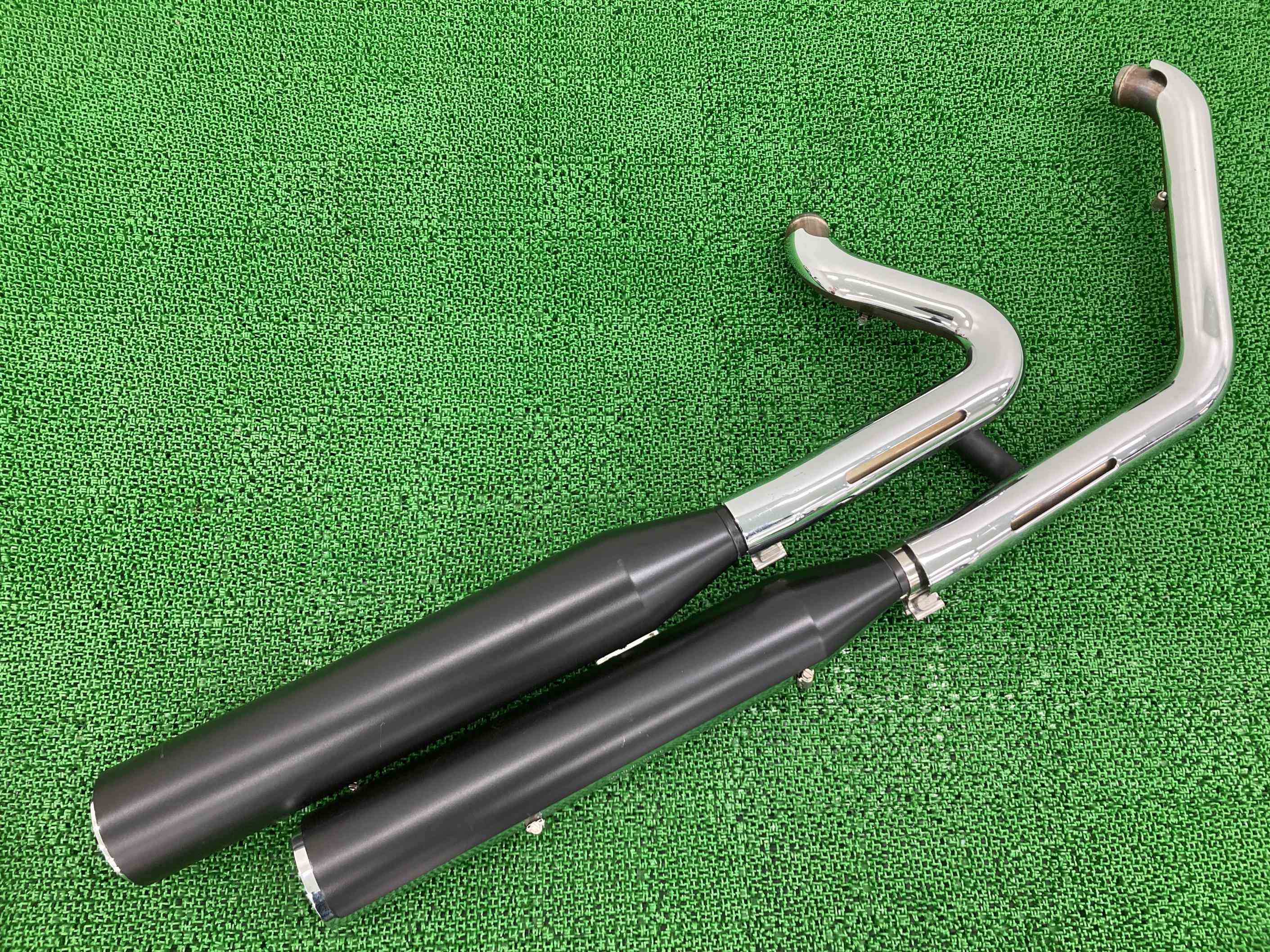 FLFBS1870 マフラー ハーレー 純正 バイク 部品 ソフテイル ファットボーイ114 フルエキ E4 コケキズ無し 車検 Genuine 【中古】 0