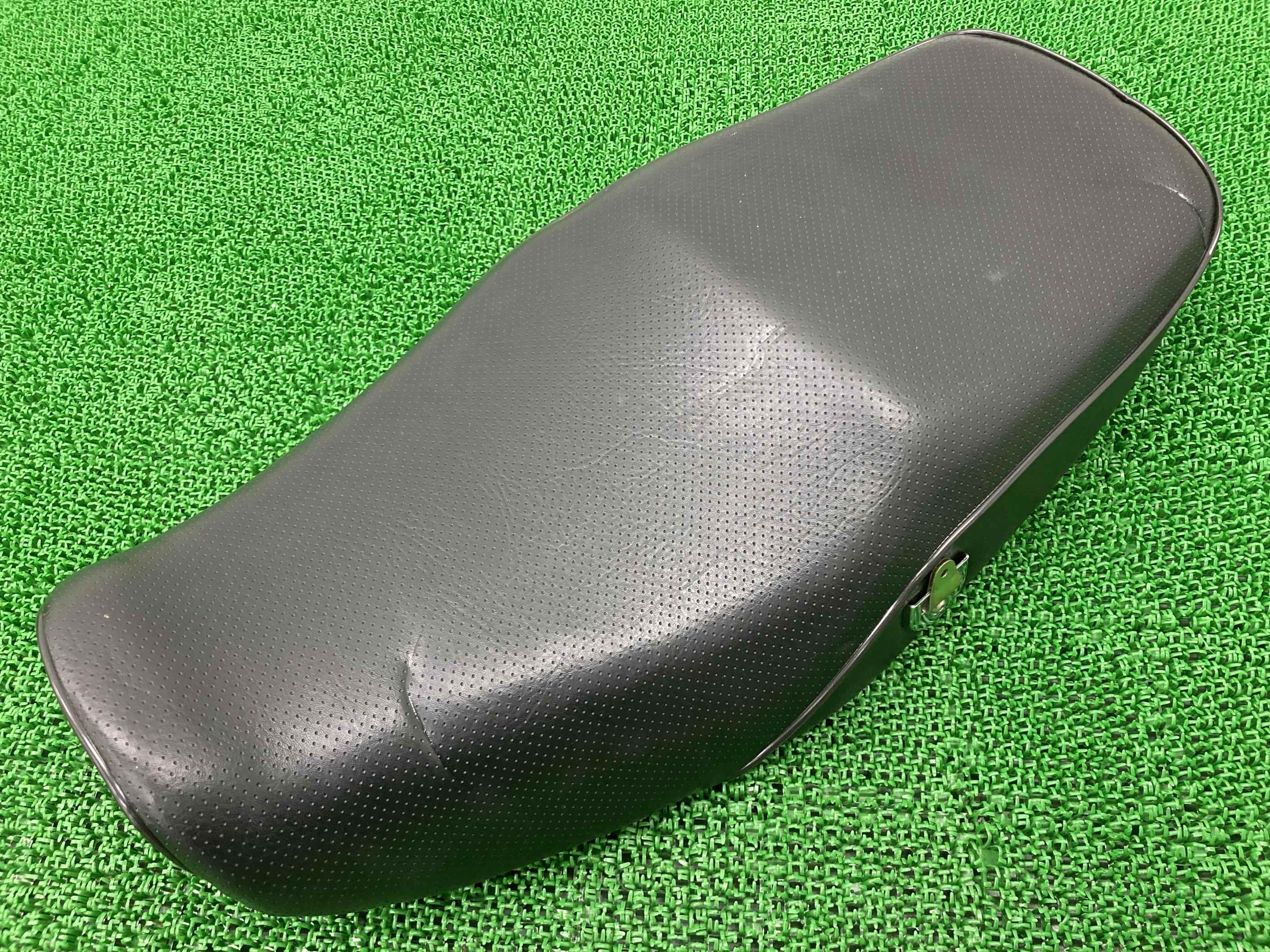 ゼファーカイ シート カワサキ 純正 バイク 部品 ZR400C 張り替え済 破れ無し 品薄 希少品 車検 Genuine 【中古】 38|ティーエスパーツ 店