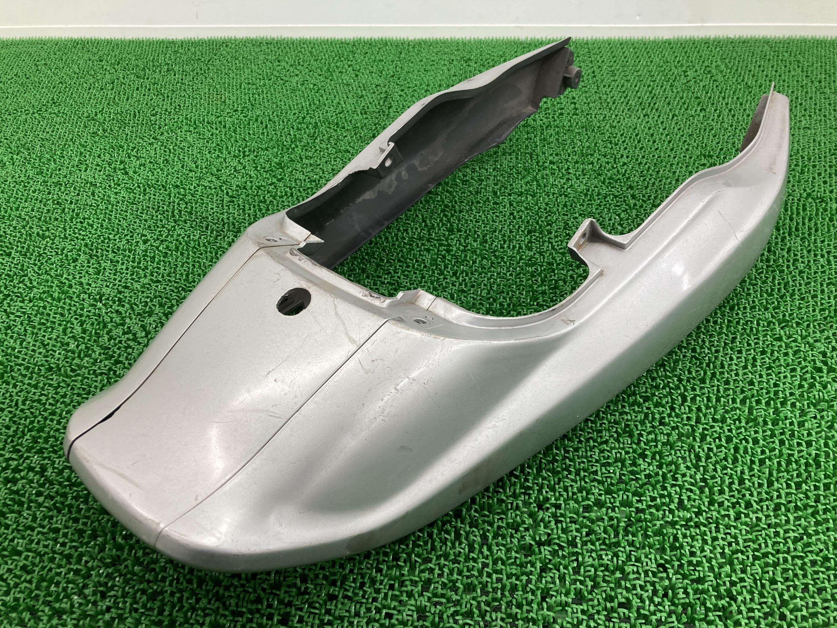 バリオス テールカウル 銀 カワサキ 純正 バイク 部品 ZR250A 修復素材やペイント素材に 品薄 希少品 車検 Genuine 【中古】 27