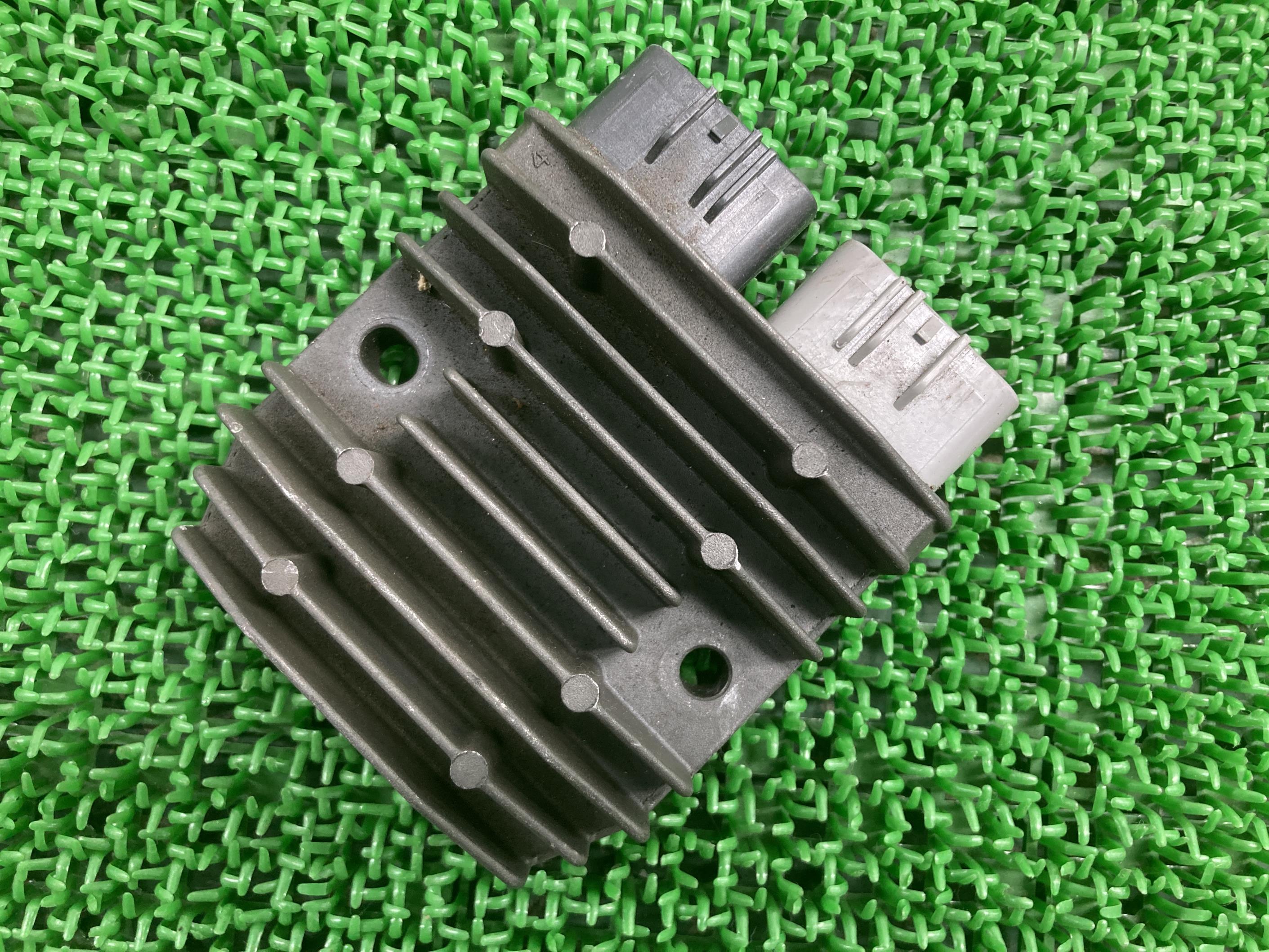 YZF-R1 レギュレター ヤマハ 純正 バイク 部品 RN20 ギュレーター レクチファイアー MT-01 FZ-1 車検 Genuine 【中古】 60