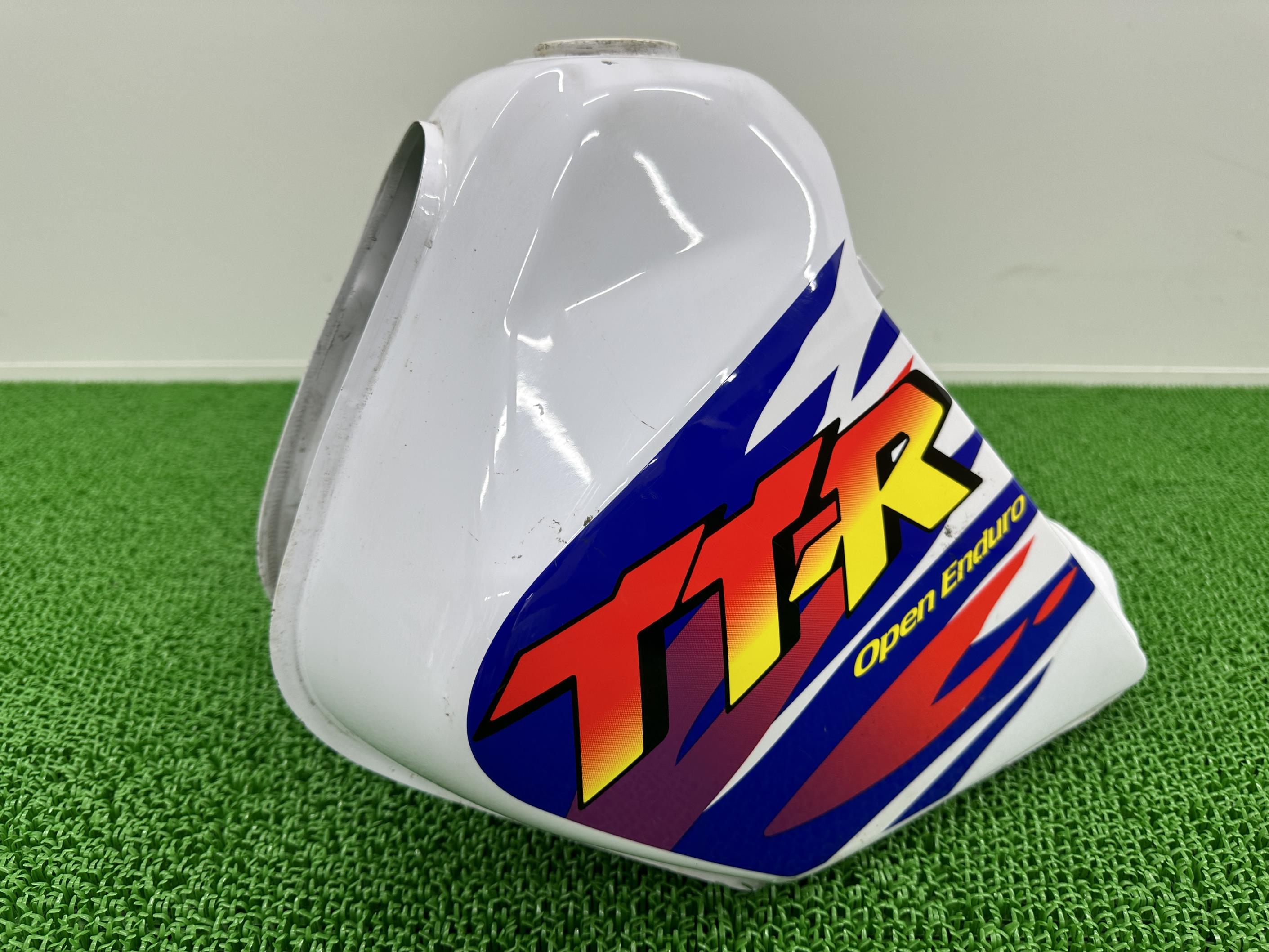 TT250Rタンク白ヤマハ純正バイク部品4GYノーマルガソリンタンク燃料タンクフューエルタンク修復素材にヘコミ無し車検Genuine【中古】 72｜ティーエスパーツ　店