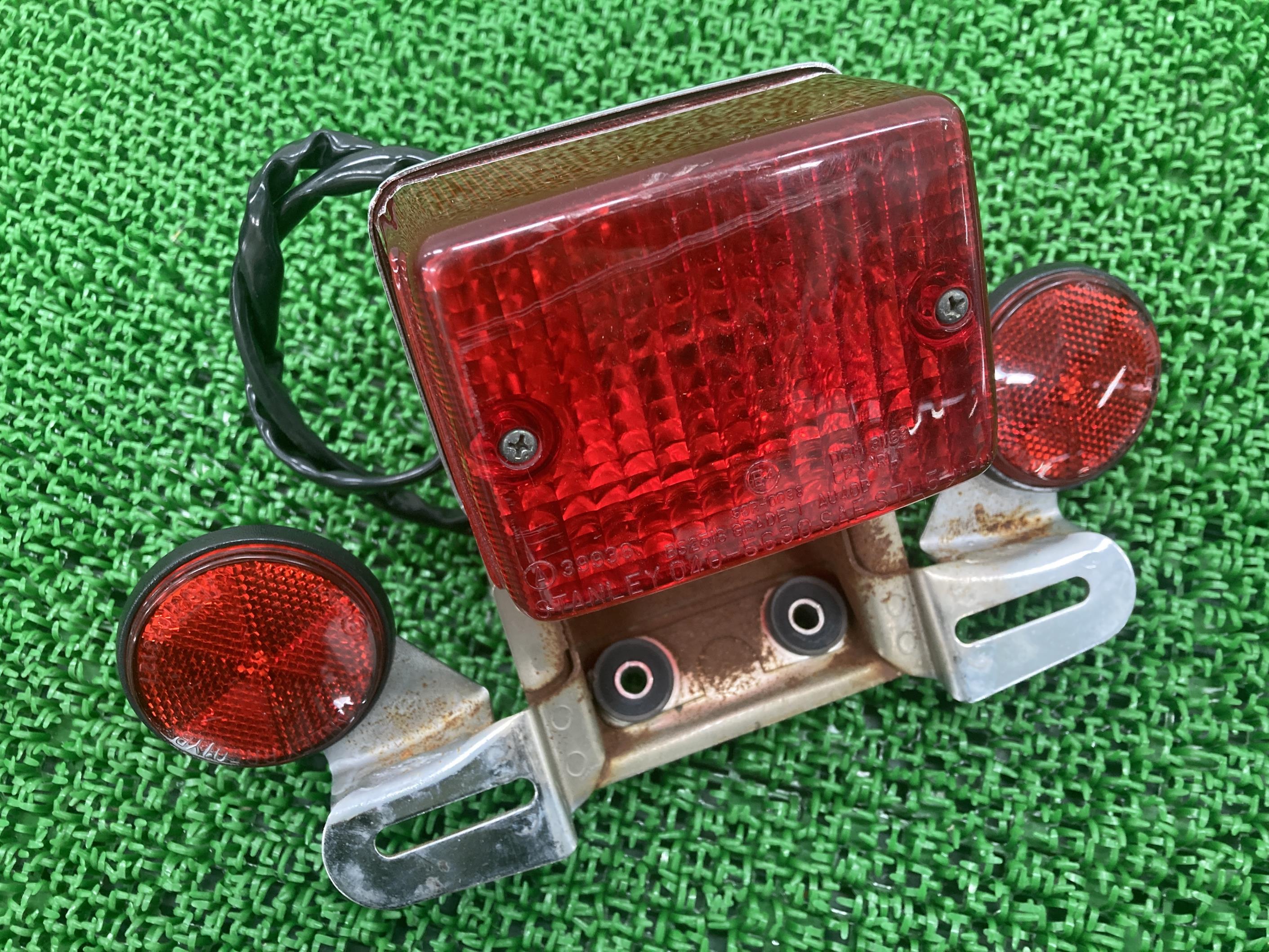 SR400 テールランプ 1JR-308*** ヤマハ 純正 バイク 部品 1995年式外し 1JR 割れ欠け無し 希少品 品薄 車検 Genuine 【中古】 26