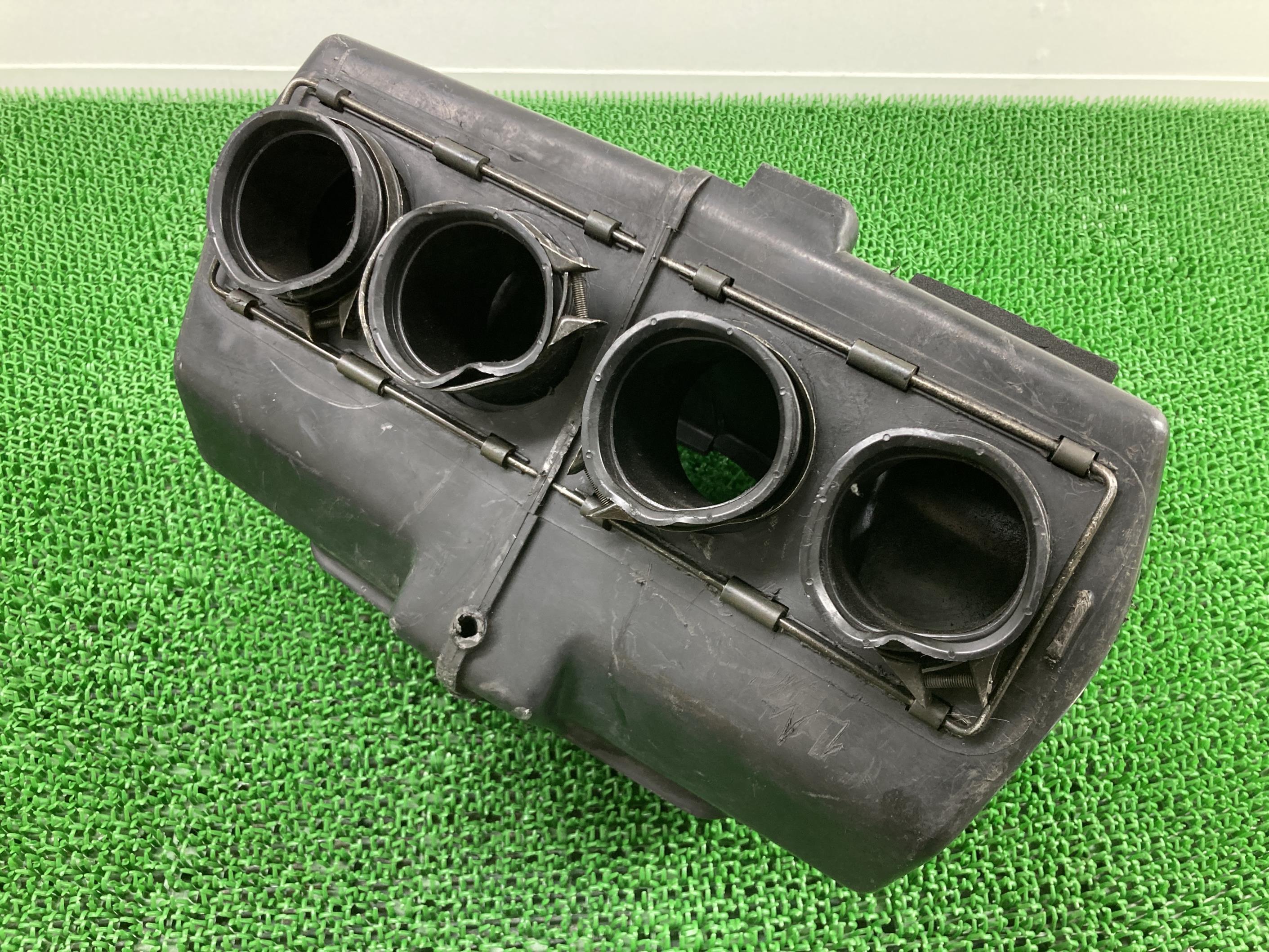 GSX-R1100 エアクリーナーボックス 07D0 GV73A-108*** スズキ 純正 バイク 部品 GV73A-108 修復素材に 品薄 希少品 車検 Genuine 【中古】 Pd｜ティーエスパーツ　店