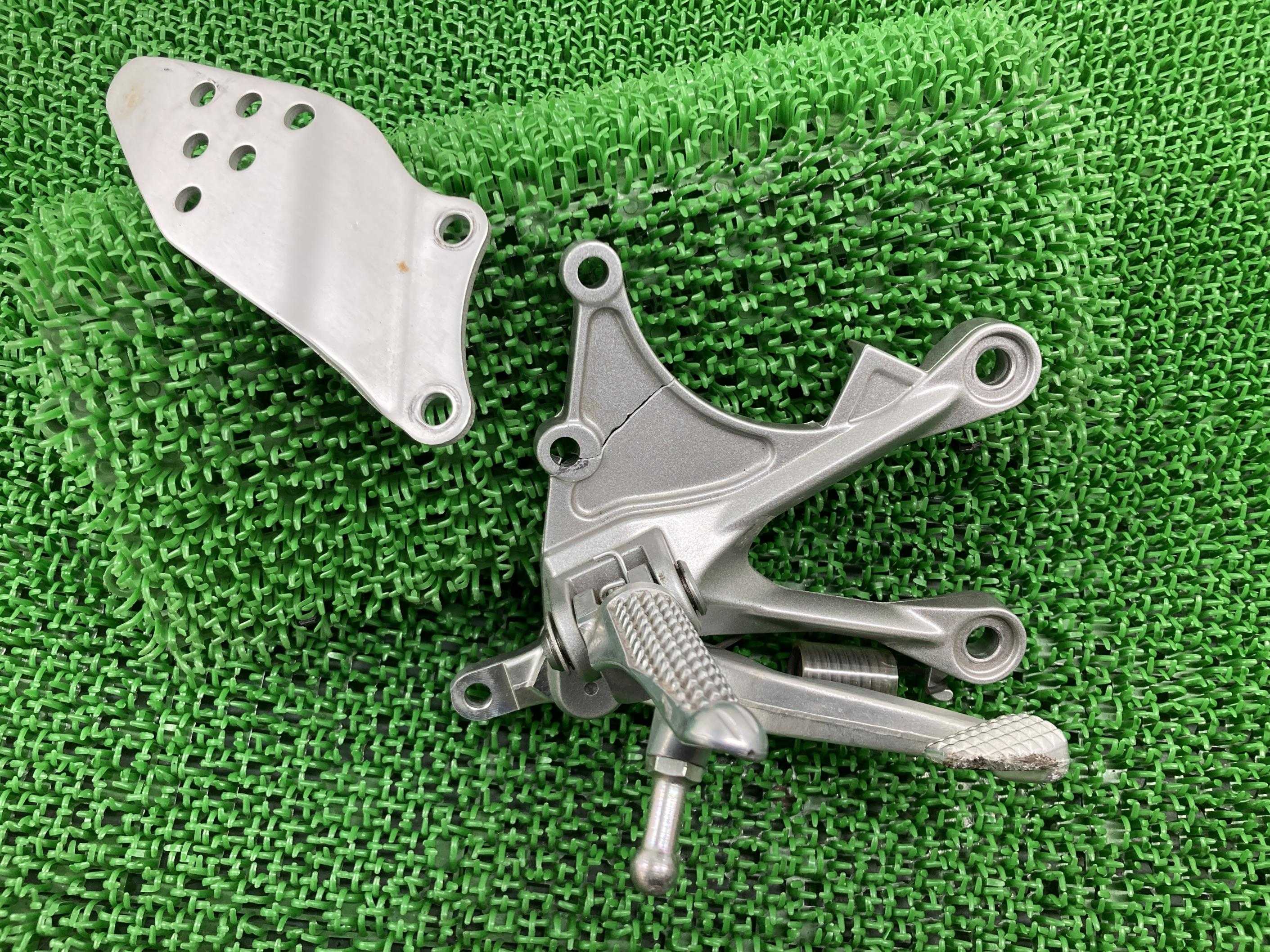 ZX-6R ステップ 右 ZX636C-031*** カワサキ 純正 バイク 部品 2006年式外し ZX636C ブレーキペダル 修復素材に 曲がり無し 車検 Genuine 【中古】 9
