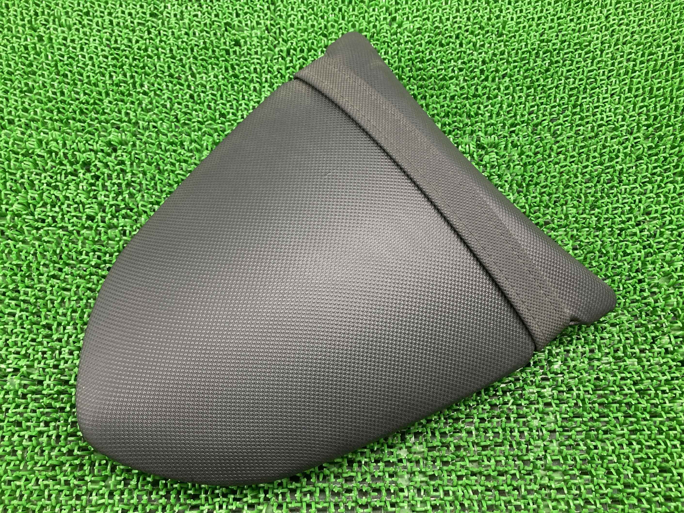 ZX-6R タンデムシート ZX636C-031*** カワサキ 純正 バイク 部品 2006年式外し ZX636C シートバンド 修復素材や張り替えベースに 品薄 車検 Genuine 【中古】 3