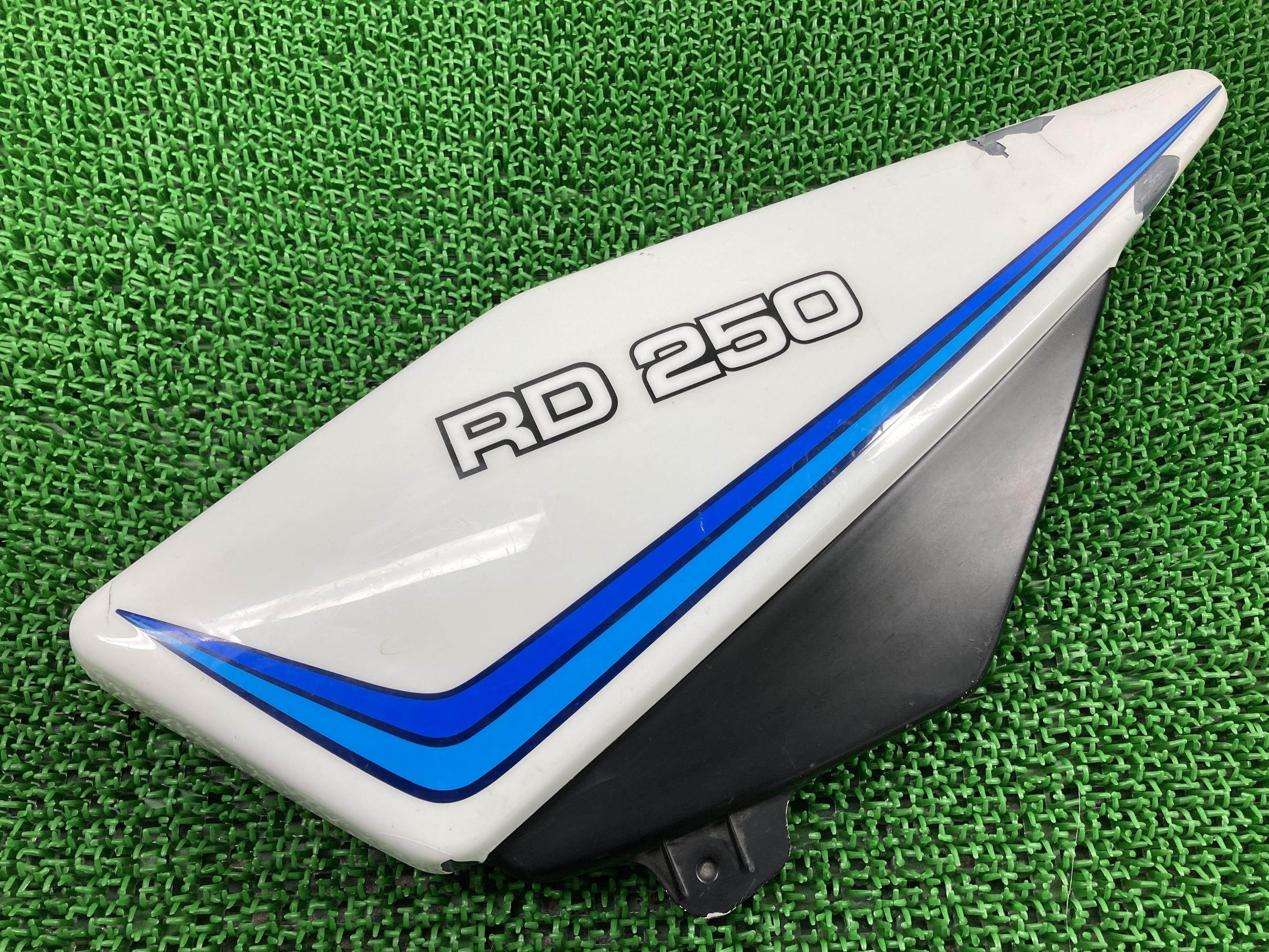 RZ250 サイドカバー 左 4L3-013*** ヤマハ 純正 バイク 部品 4L3-013 最高の2ストスポーツ 修復素材に 品薄 希少品 車検 Genuine 【中古】 73