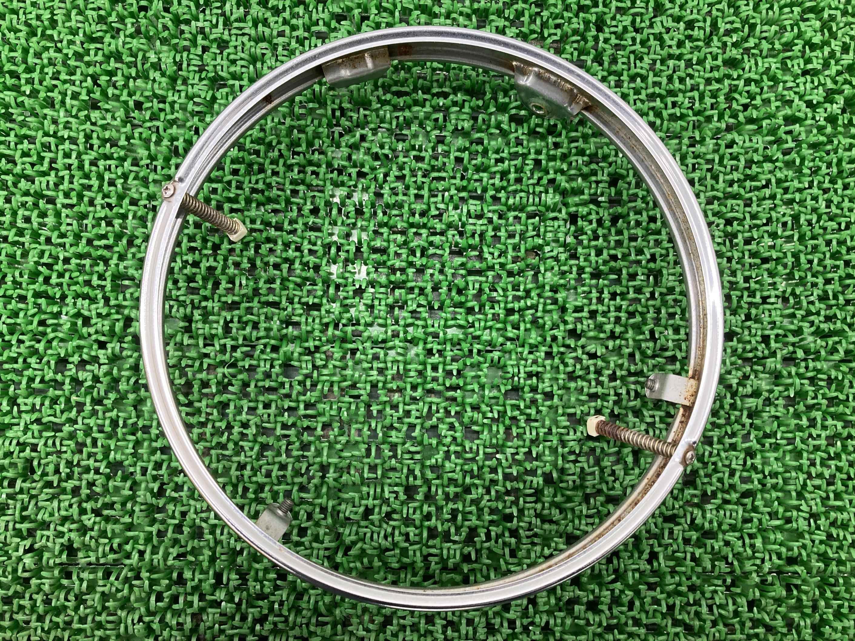 ジェベル250XCヘッドライトリムSJ45A-501***スズキ純正バイク部品SJ45ADJEBEL修復素材に曲がり無し品薄希少品車検Genuine【中古】 1