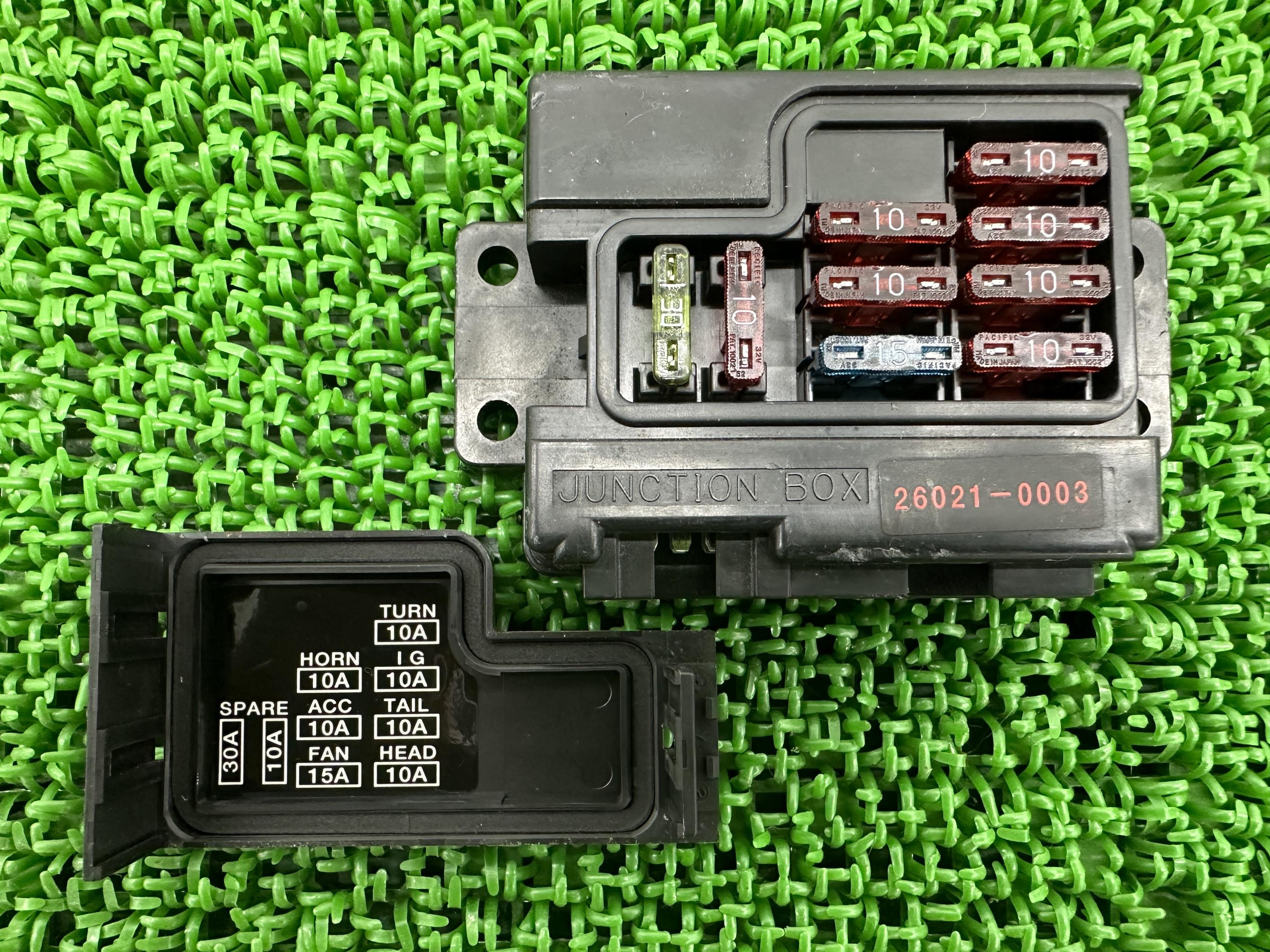 ゼファー750 純正ヒューズボックス新品未使用品 カワサキ ゼファー750 ヒューズボックス 26021-1099 純正 中古
