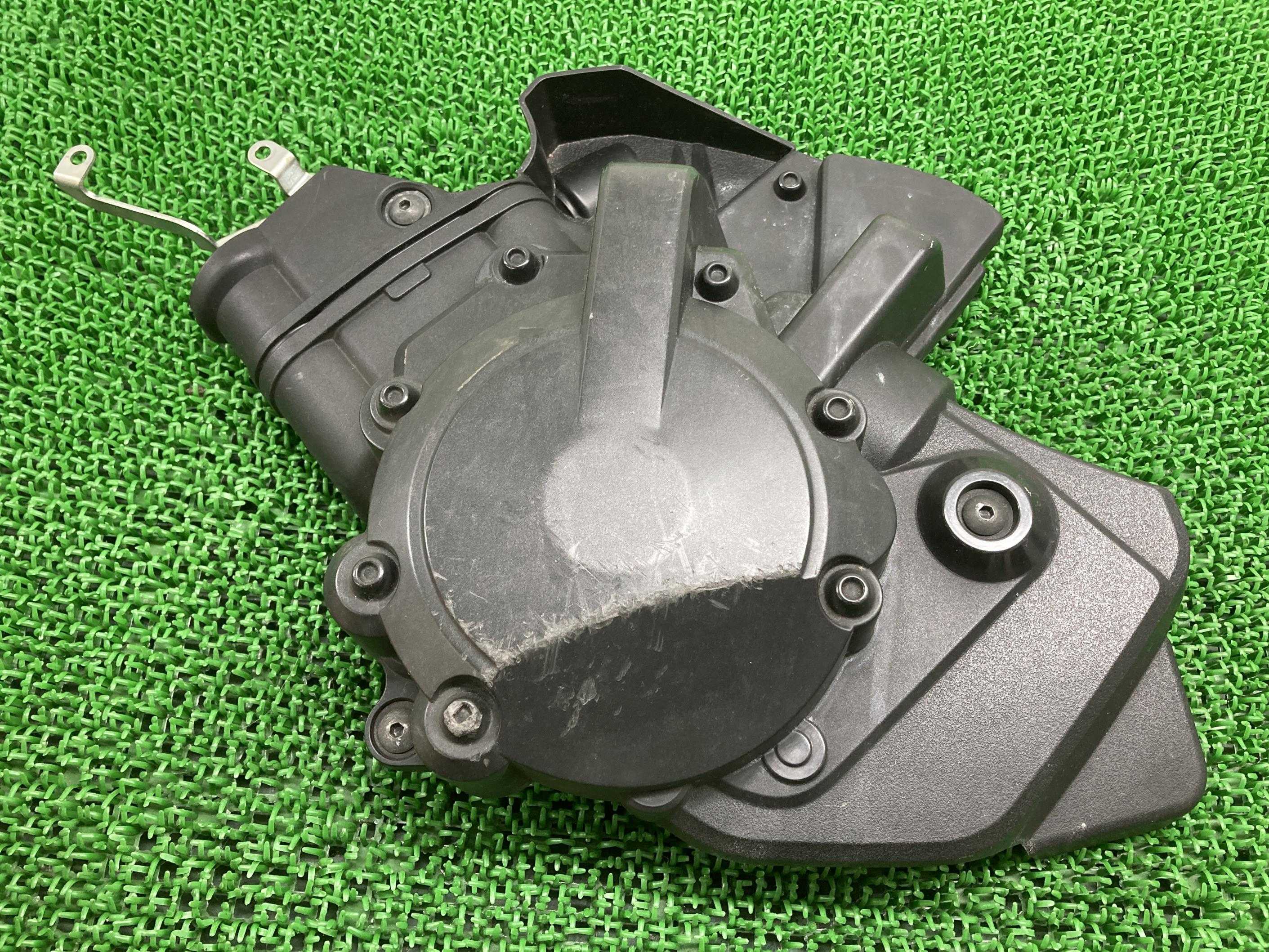 GSR400 エンジンカバー 左 GK7EA-101*** スズキ 純正 バイク 部品 2010年式外し GK7EA ペイント素材に 割れ欠け無し 品薄 車検 Genuine 【中古】 96｜ティーエスパーツ　店