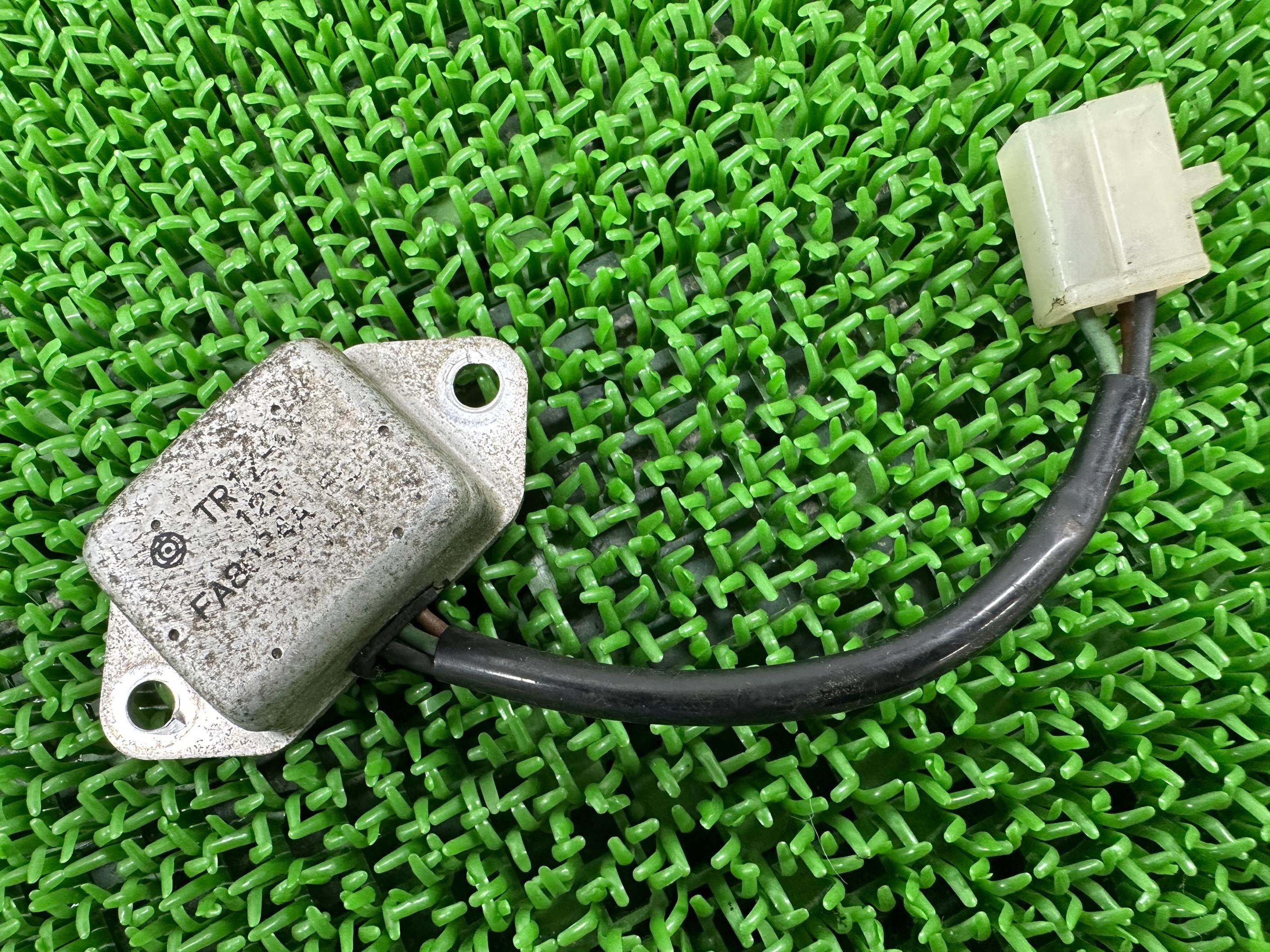XS400 XS500 レギュレター ヤマハ 純正 バイク 部品 HITACHI レギュレーター レクチファイアー 機能的問題なし 品薄 車検 Genuine 【中古】 95