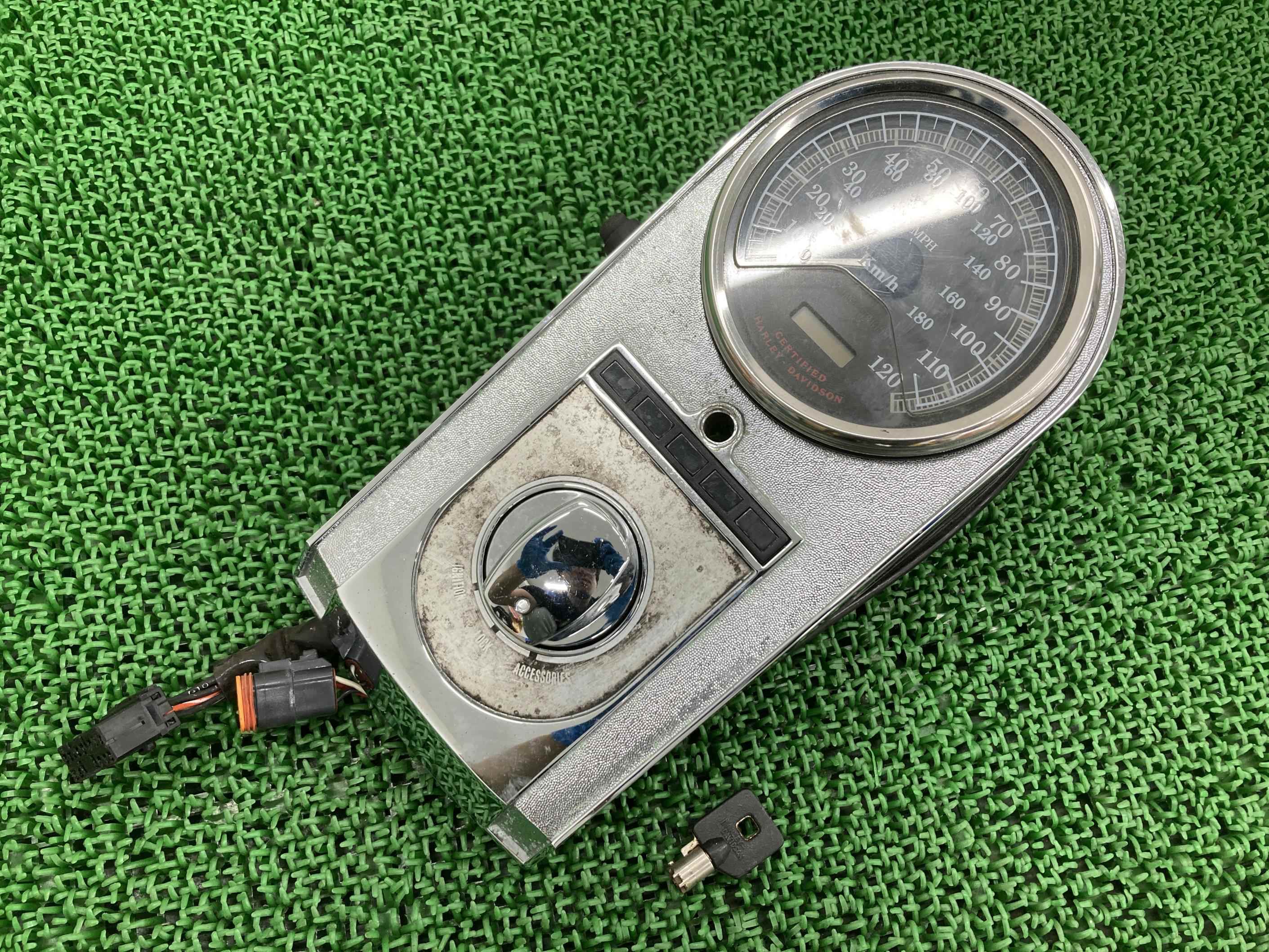 FXSTC1340 スピードメーター ハーレー 純正 バイク 部品 エボ ソフテイルカスタム MPH マイル表示 メーターケース 車検 Genuine 【中古】 86