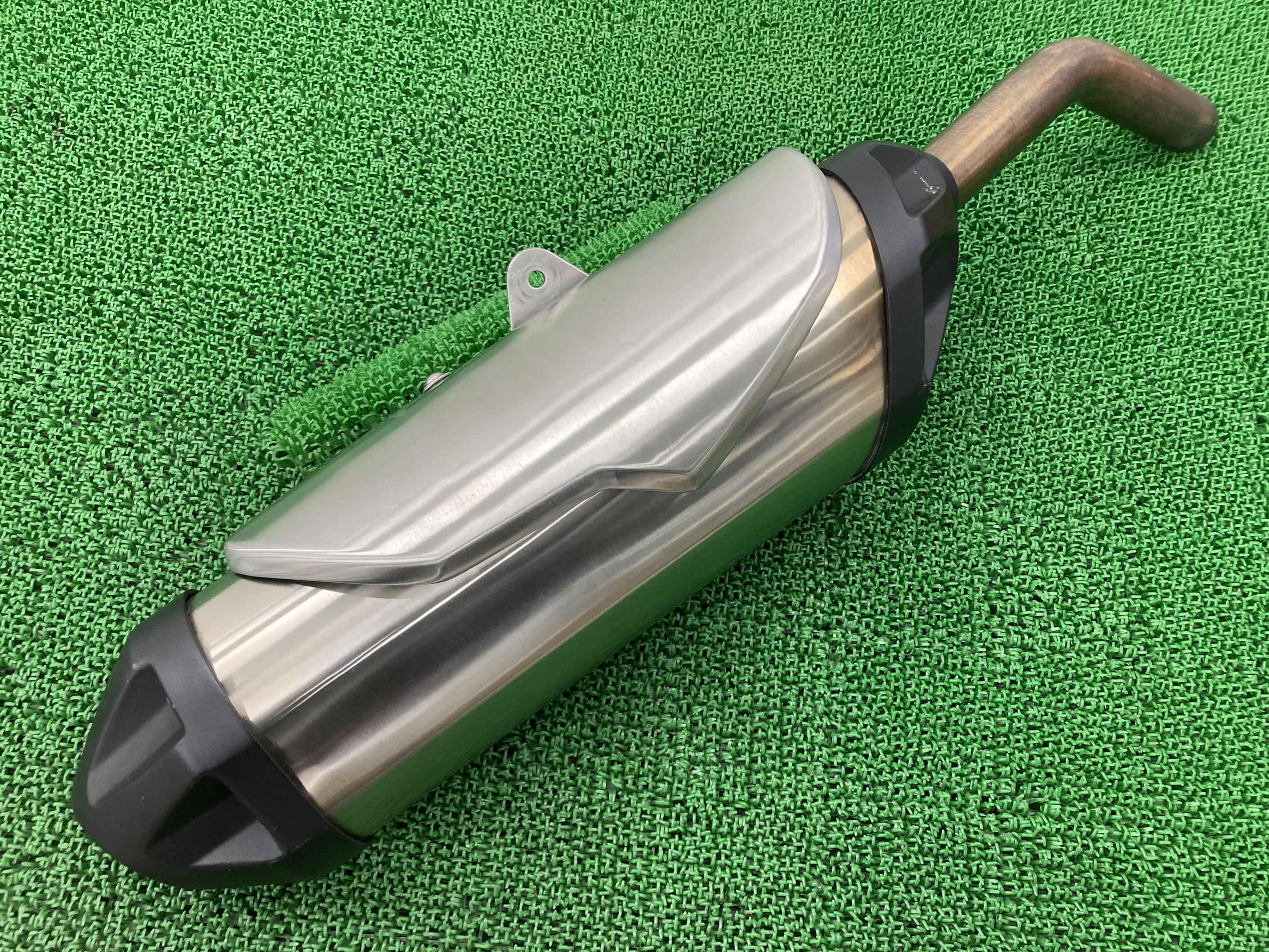 タイガー800 サイレンサーマフラー トライアンフ(TRIUMPH) 純正 バイク 部品 トライアンフ TIGER800 コケキズ無し 品薄 希少品 車検 Genuine 【中古】 46