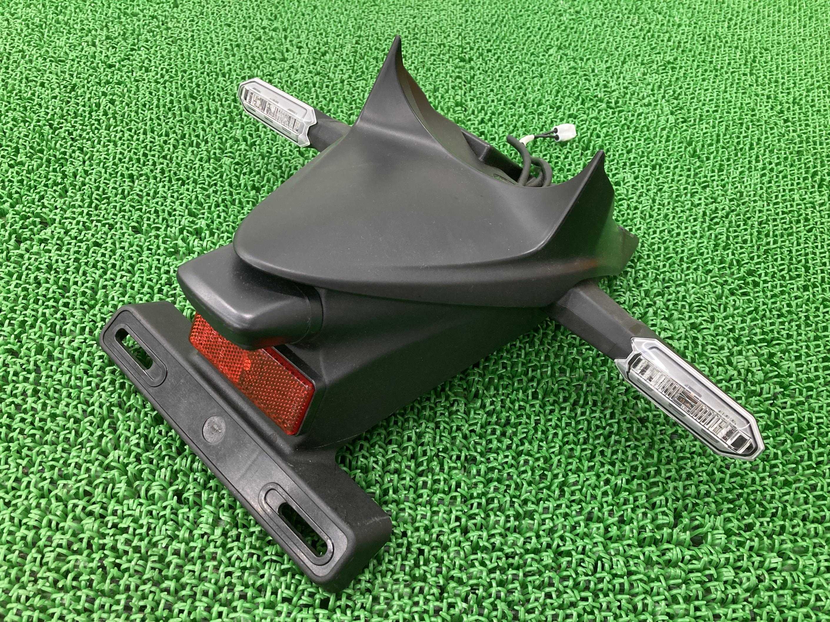 Z900RS リアフェンダー カワサキ 純正 バイク 部品 ZR900C 割れ欠け無し ナンバー灯 ウインカー 品薄 車検 Genuine 【中古】 32