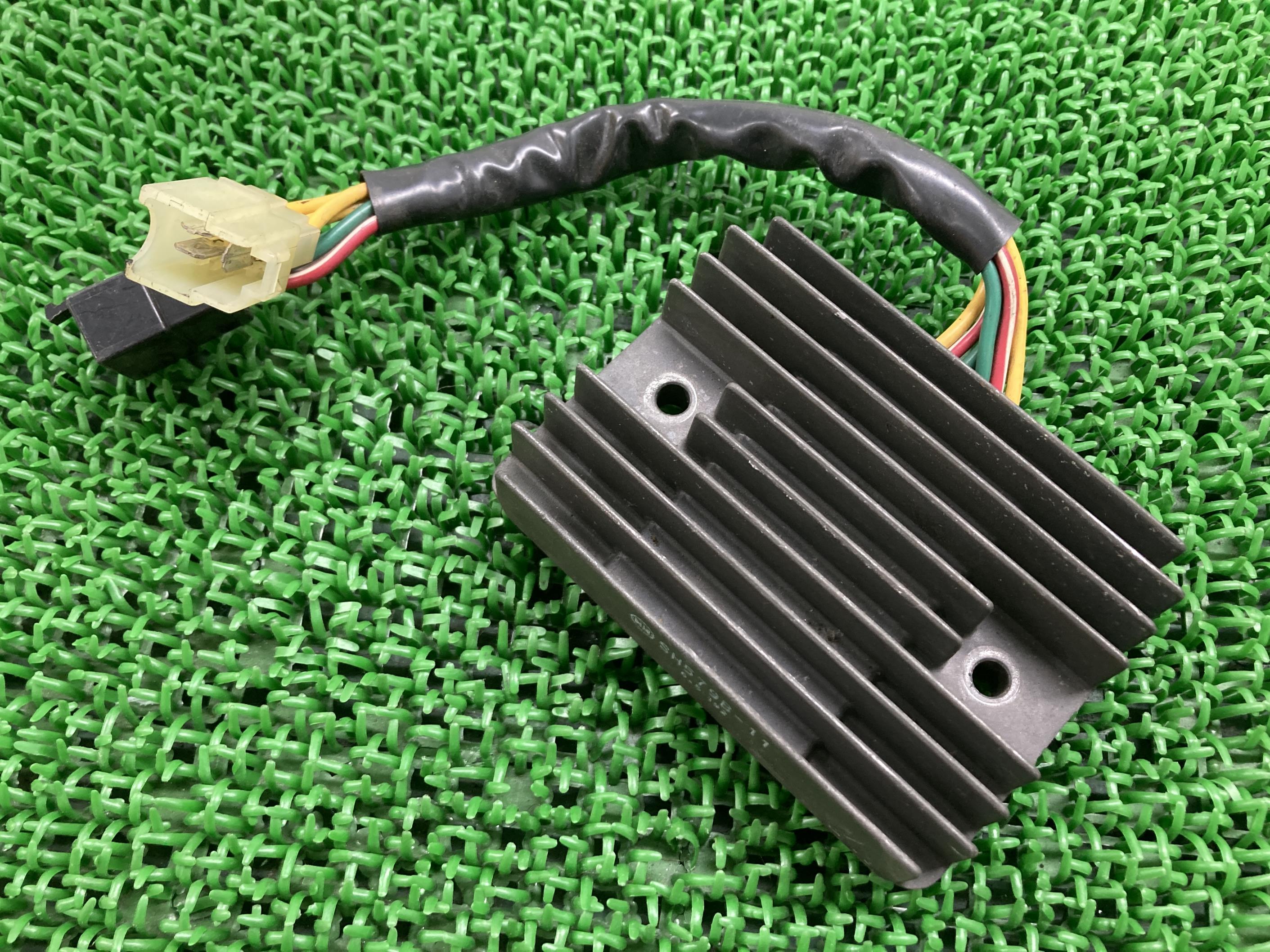 ST4S レギュレター ドゥカティ 純正 バイク 部品 レギュレーター レクチファイアー 748 916 996 996 モンスターS4RS モンスター900 車検 Genuine 【中古】 tI|ティーエスパーツ 店