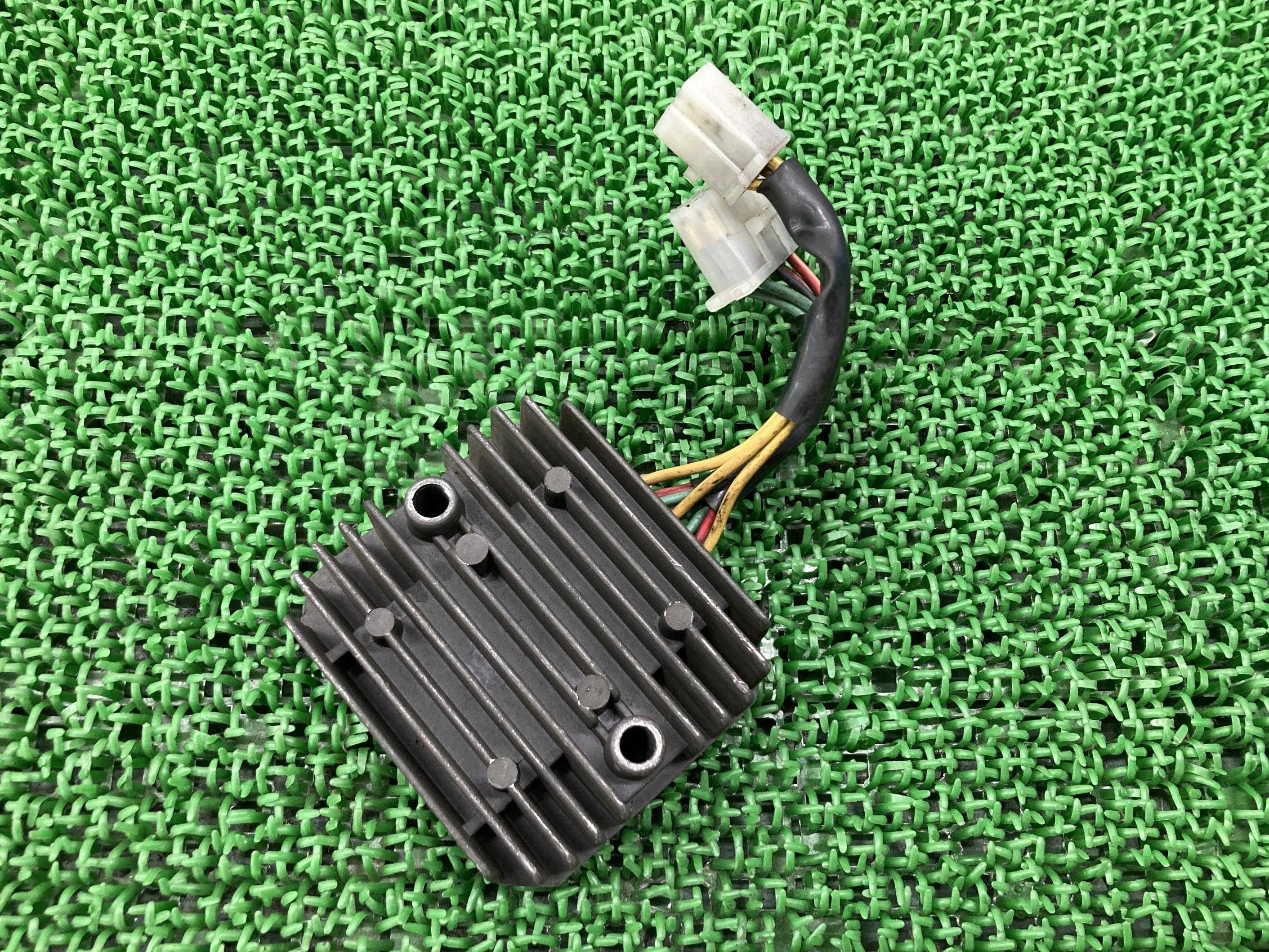 フリーウェイ レギュレター ホンダ 純正 バイク 部品 レギュレーター レクチファイアー VF750F 品薄 希少品 車検 Genuine 【中古】 56