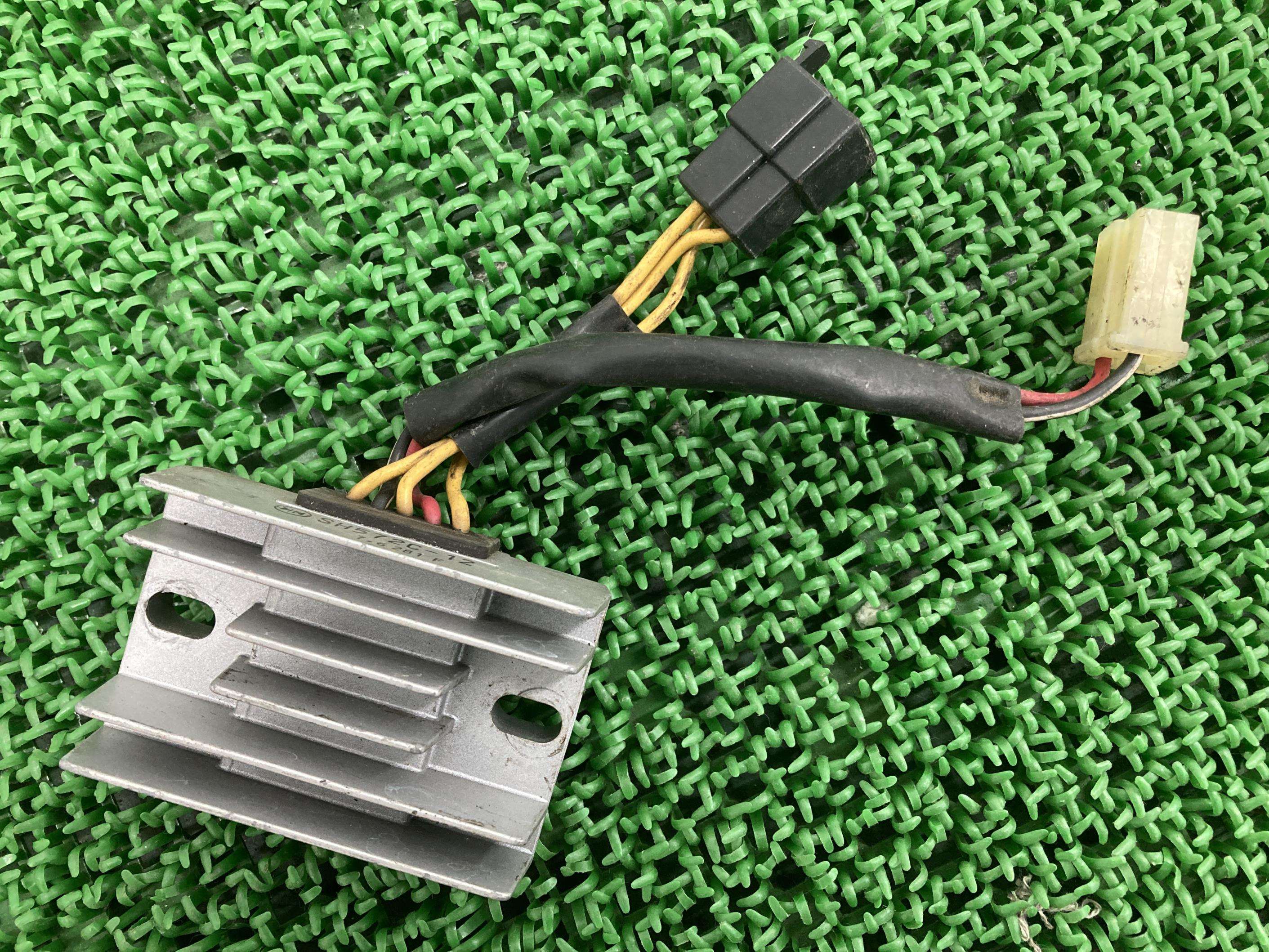 GSX250Sカタナ レギュレター スズキ 純正 バイク 部品 GJ76A レギュレーター レクチファイアー 機能的問題無し 品薄 車検 Genuine 【中古】 96