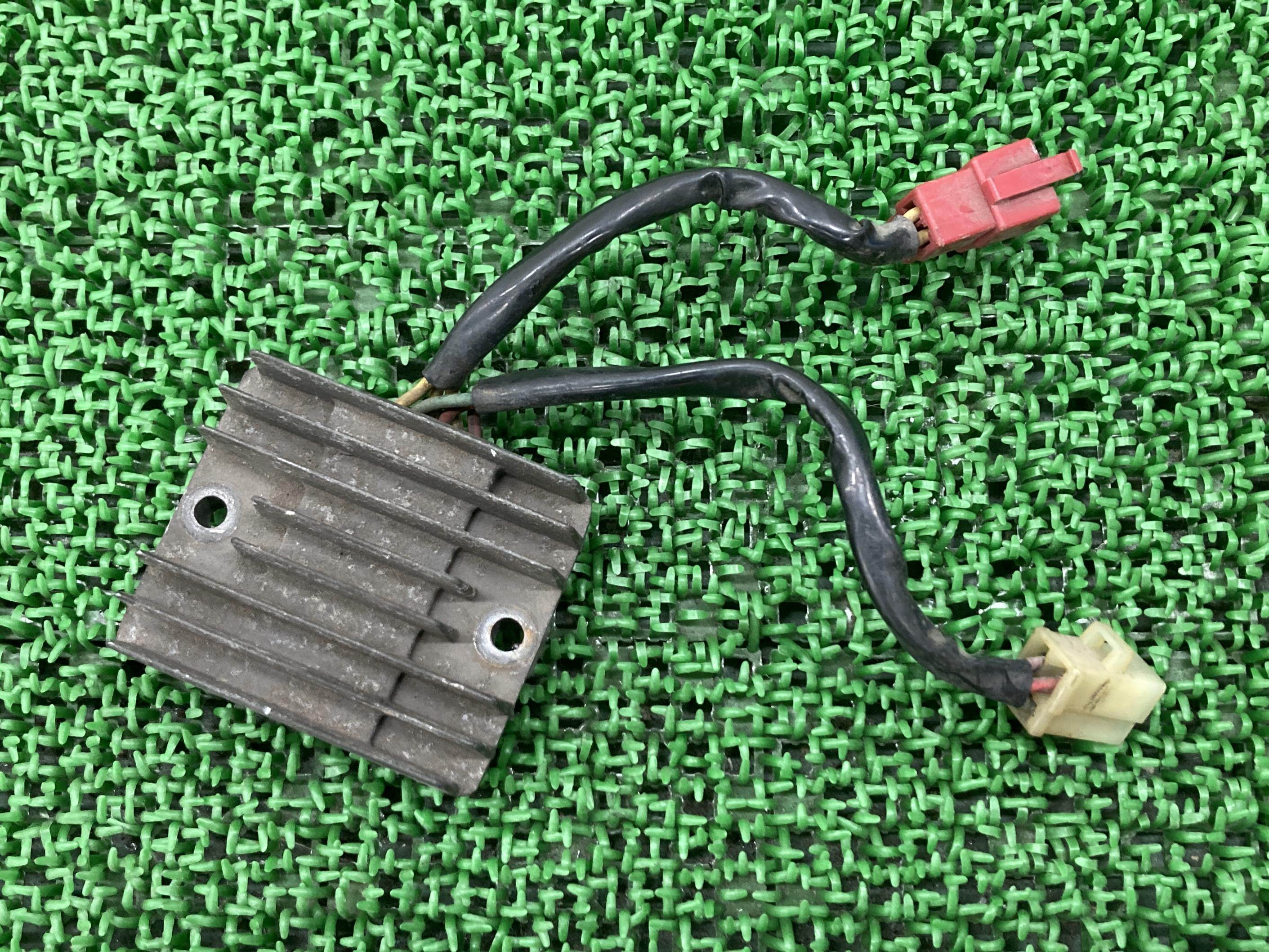 GB250クラブマン レギュレター ホンダ 純正 バイク 部品 MC10 機能的問題なし レギュレーター レクチファイアー 品薄 車検 Genuine 【中古】 20|ティーエスパーツ 店