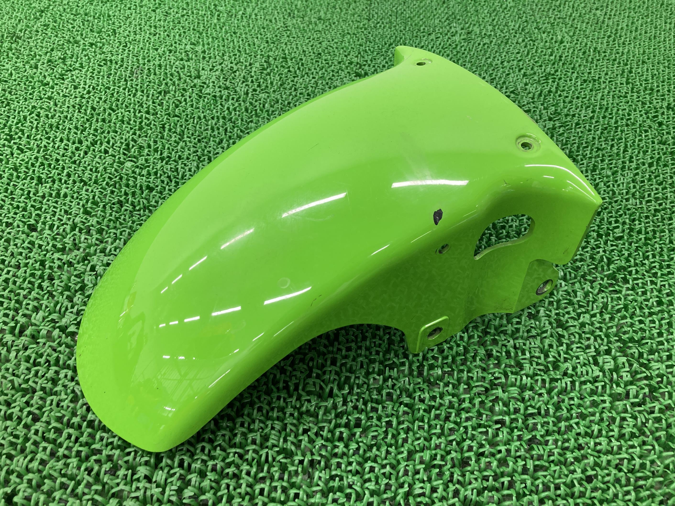 ZX-7R フロントフェンダー 緑 カワサキ 純正 バイク 部品 JKAZX750PPA055*** NINJA ニンジャ 修復素材やペイント素材に 品薄 車検 Genuine 【中古】 65｜ティーエスパーツ　店