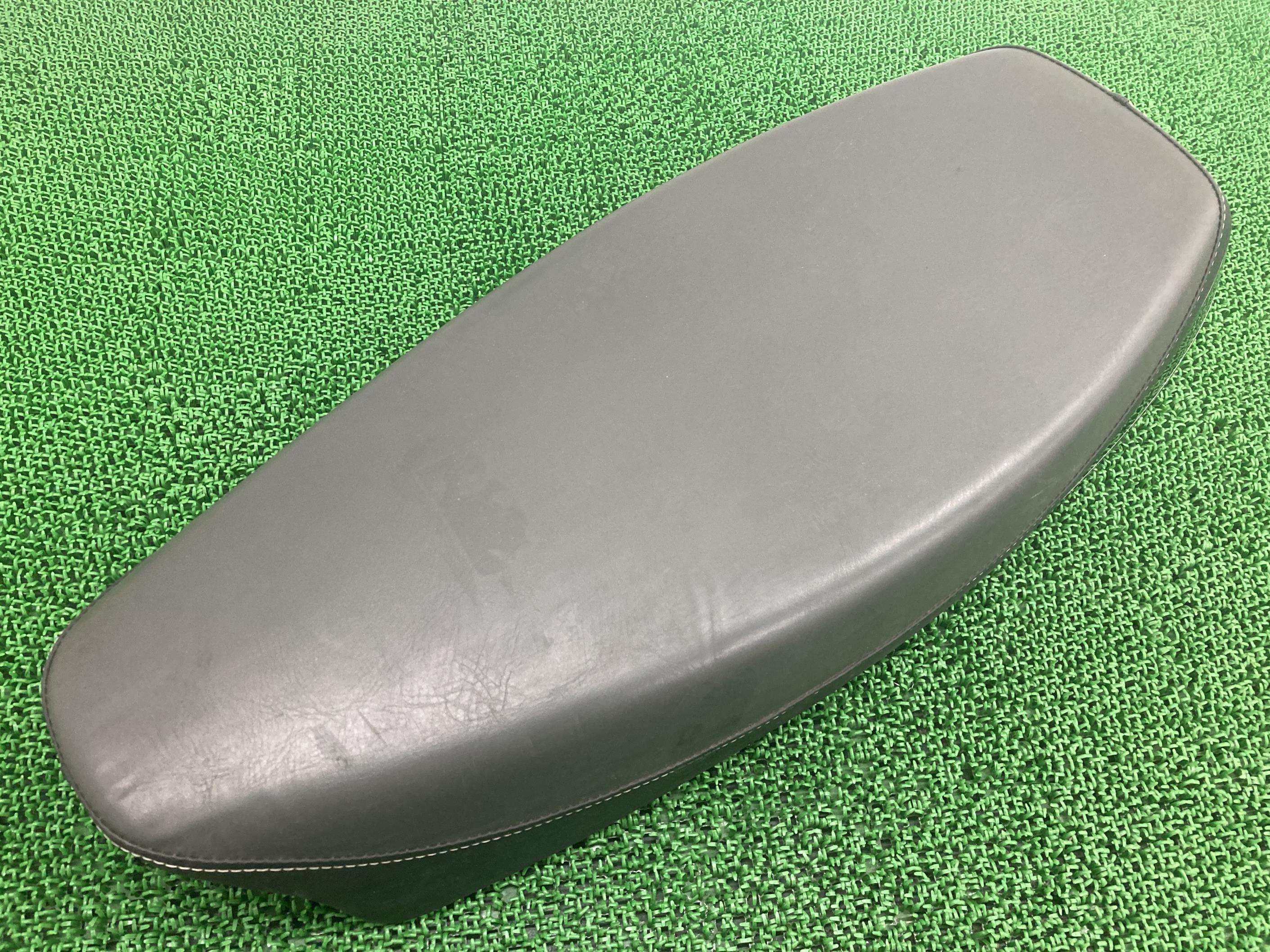 SR400 シート ヤマハ 純正 バイク 部品 RH03J シートカウル 破れ無し 品薄 希少品 車検 Genuine 【中古】 19