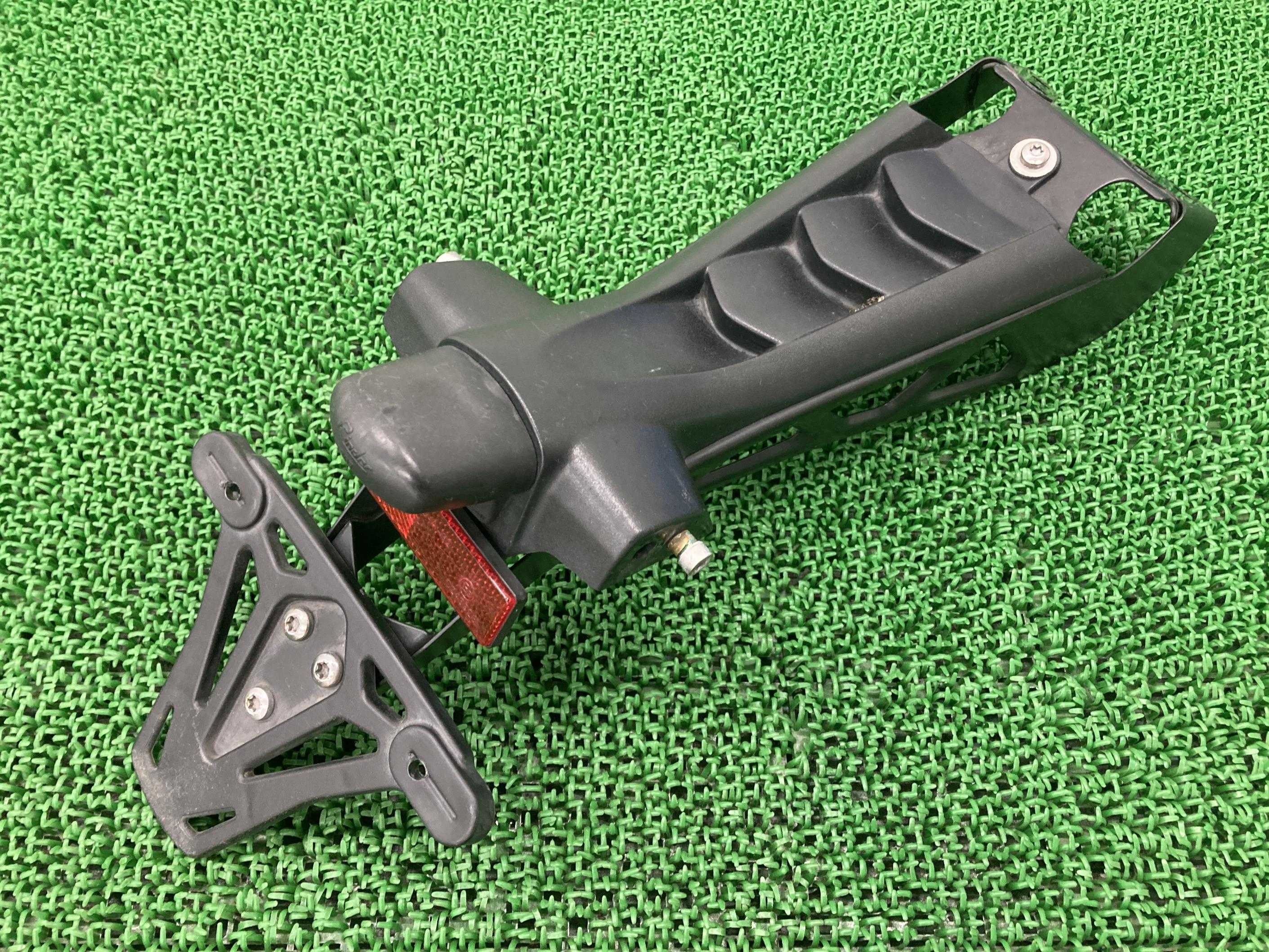 スピードトリプル1050 リアフェンダー トライアンフ(TRIUMPH) 純正 バイク 部品 トライアンフ 割れ欠け無し 品薄 希少品 車検 Genuine 【中古】 1|ティーエスパーツ 店