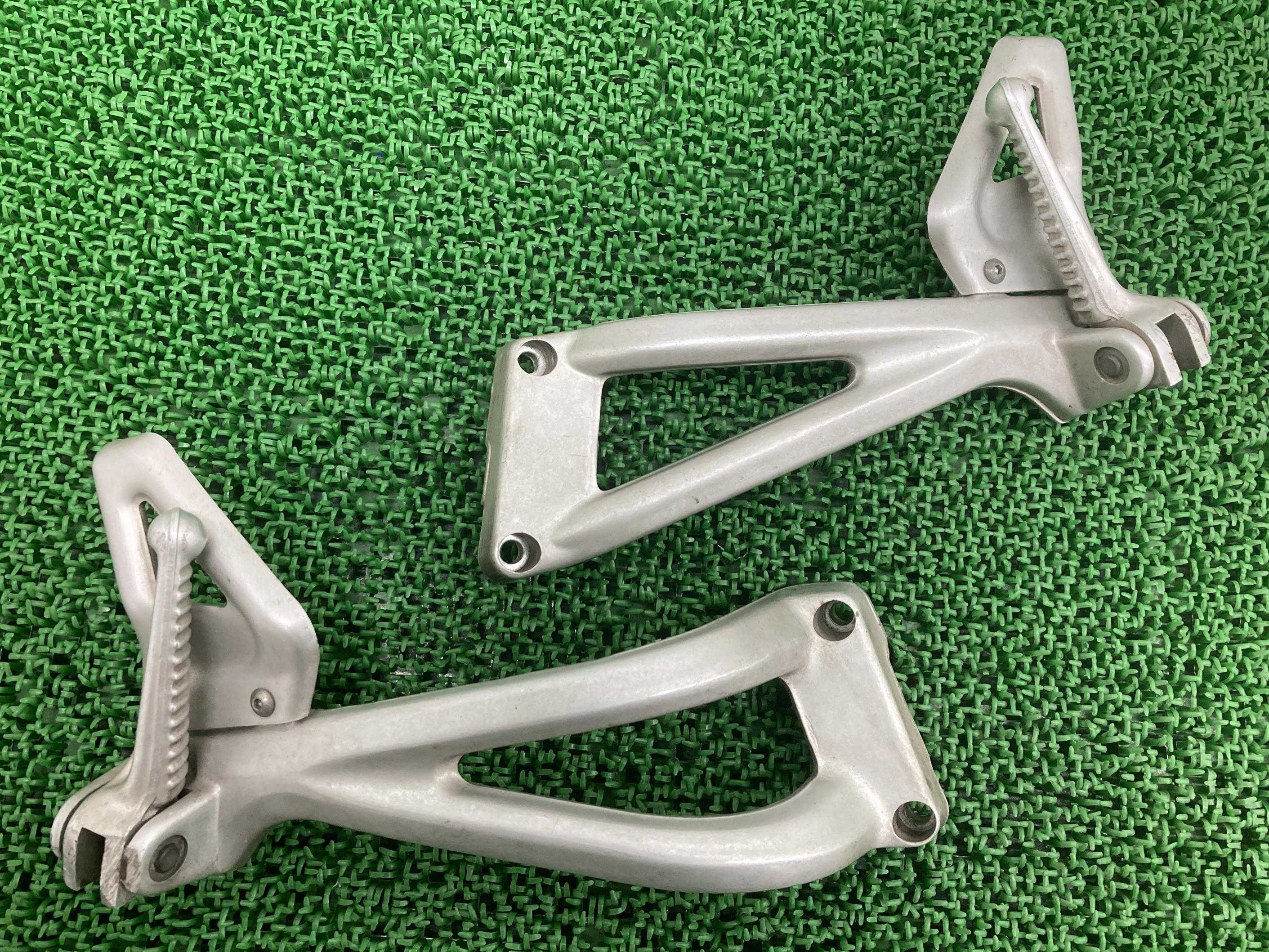 MS2R MS4R タンデムステップ 左右 ドゥカティ 純正 バイク 部品 82410691A 82410701A モンスター ペイント素材に 曲がり無し 車検 Genuine 【中古】 0