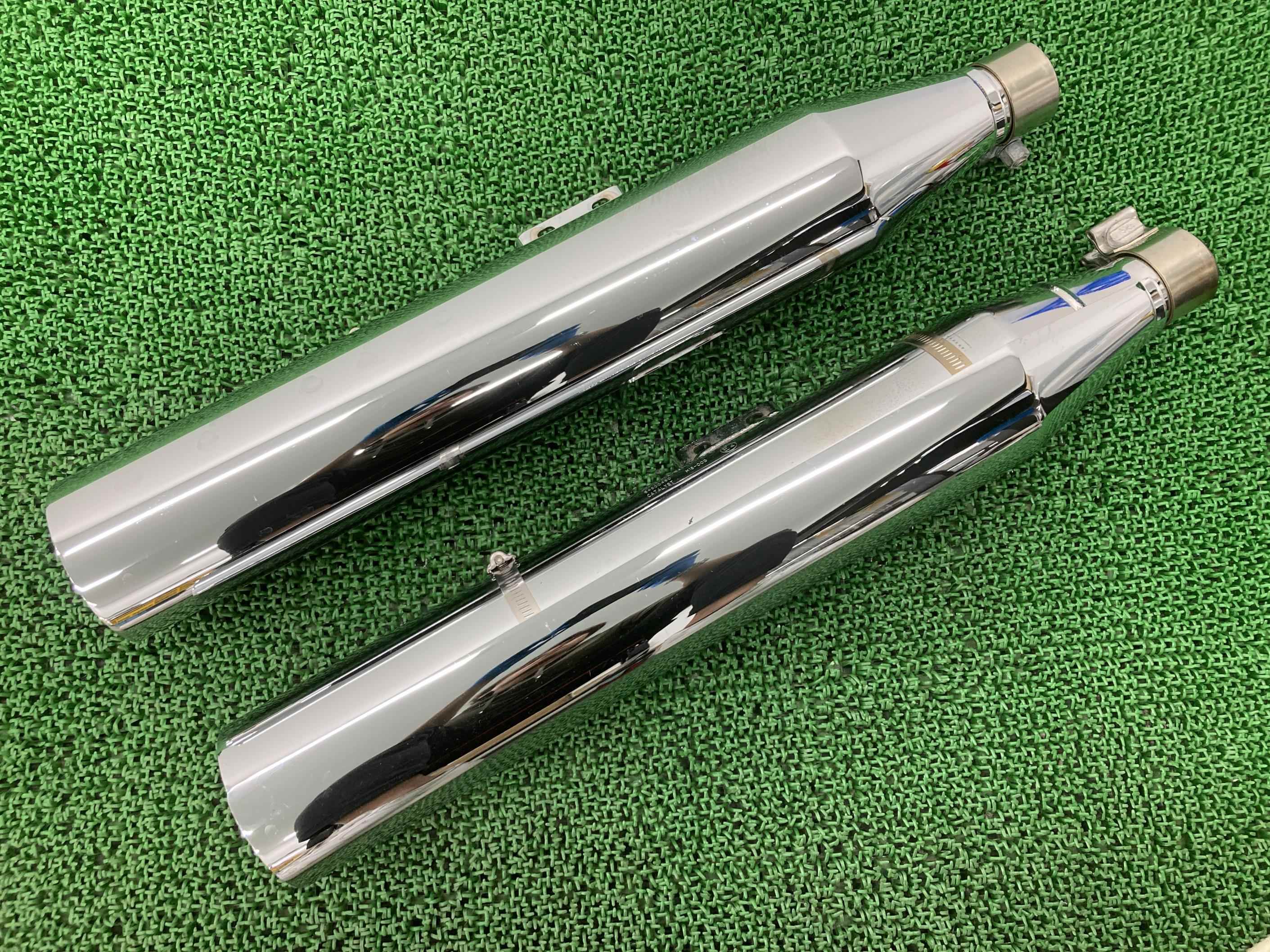 FLFBS1870 サイレンサーマフラー ハーレー 純正 バイク 部品 ソフテイル ファットボーイ114 コケキズ無し 品薄 車検 Genuine 【中古】 89