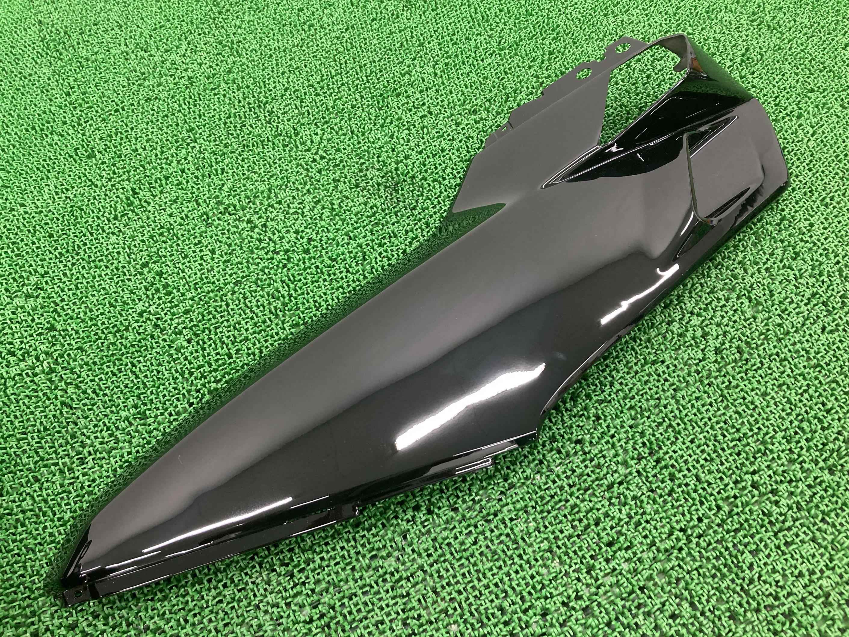 フュージョン アッパーカウル フ左 黒 社外 バイク 部品 MF02 ノーマルタイプ カスタム素材に 【中古】 sM