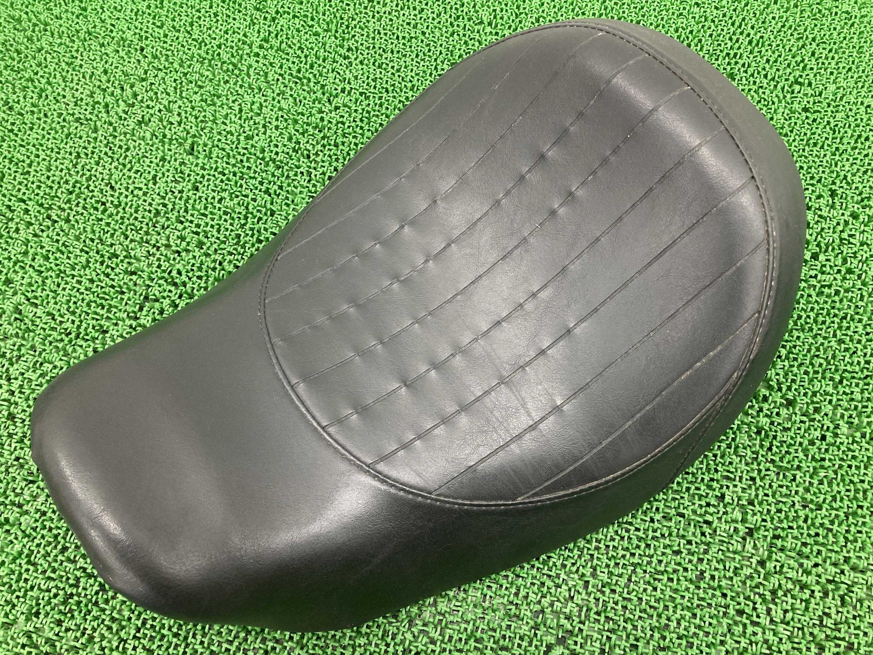 FXDB1580フロントシートハーレー純正バイク部品ダイナストリートボブソロシート修復素材に破れ無し車検Genuine【中古】 50