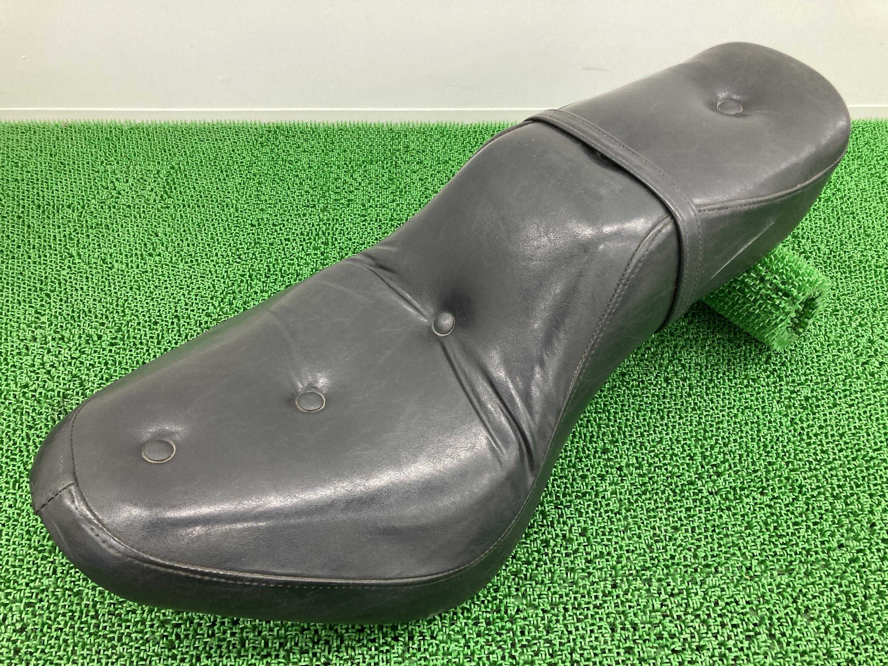 バルカン400 シート カワサキ 純正 バイク 部品 VN400A 修復素材や張替ベースに シートバンド ピロールックシート 品薄 車検 Genuine 【中古】 47