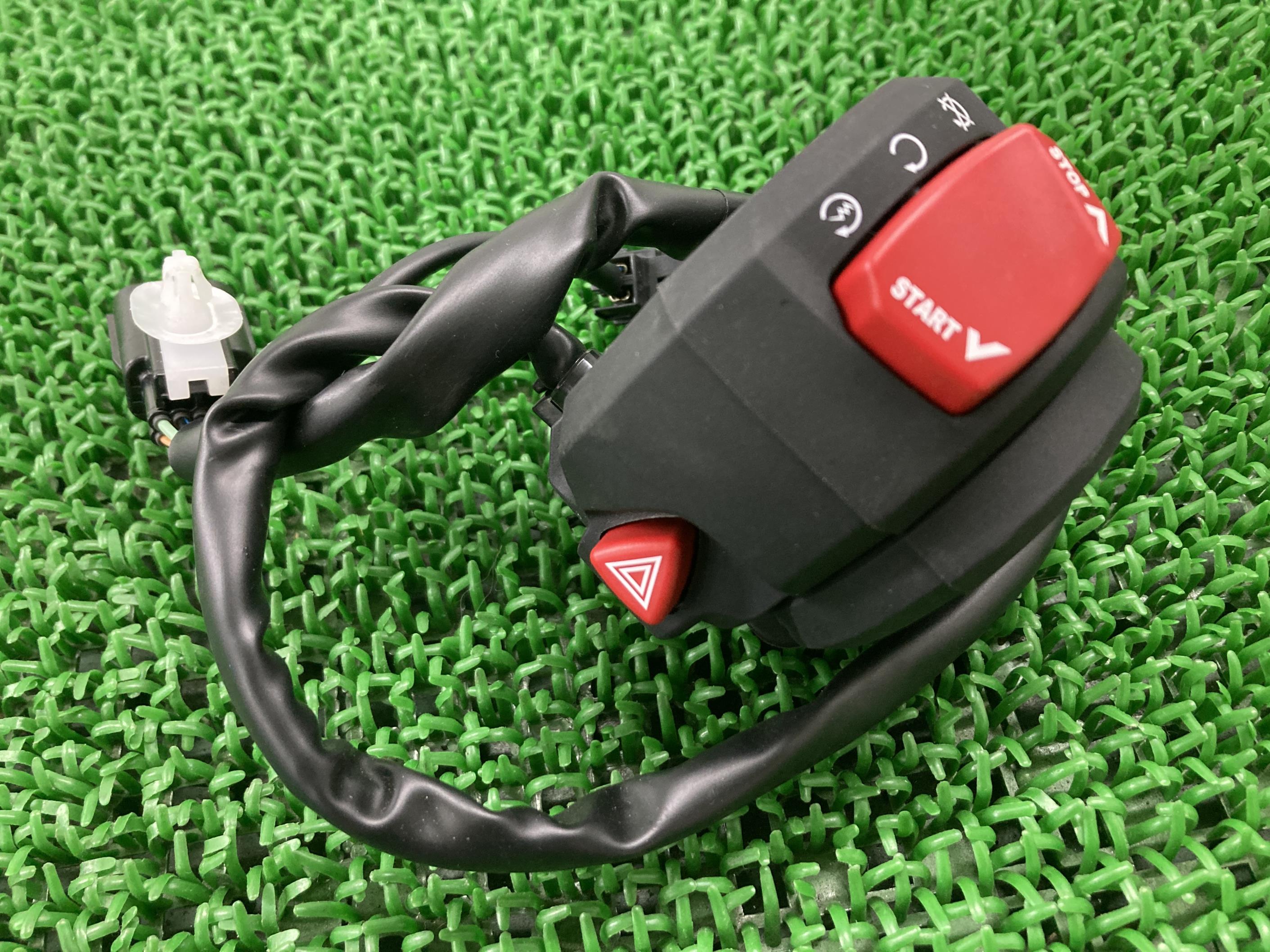 GSX-R1000ハンドルスイッチ右DM11G-101***スズキ純正バイク部品DM11Gスタータースイッチコンディション良好割れ欠け無し品薄希少品車検Genuine【中古】 3
