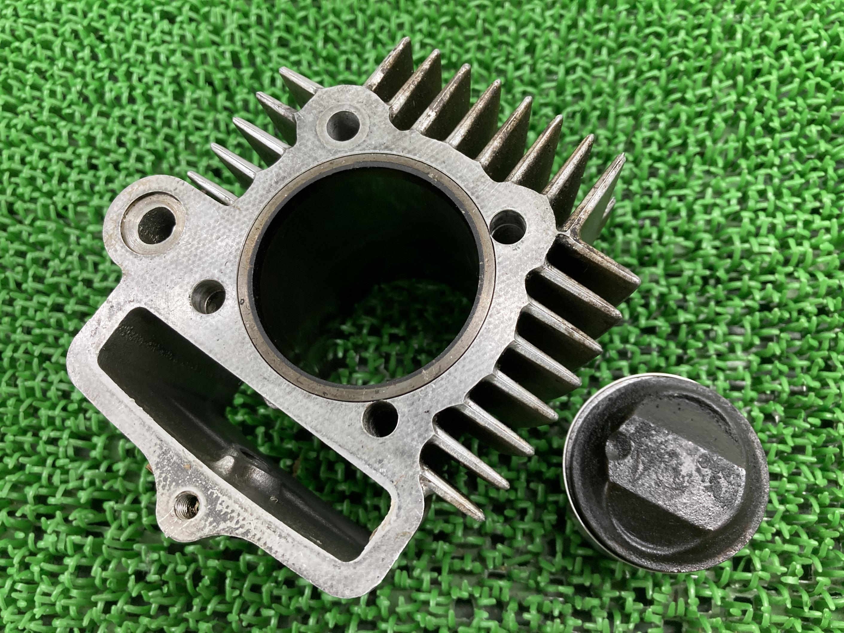 ゴリラエンジンシリンダーZ50J-1330***ホンダ純正バイク部品Z50J-1330GORILLAピストン割れ欠け無し品薄希少品車検Genuine【中古】 77 7,350円