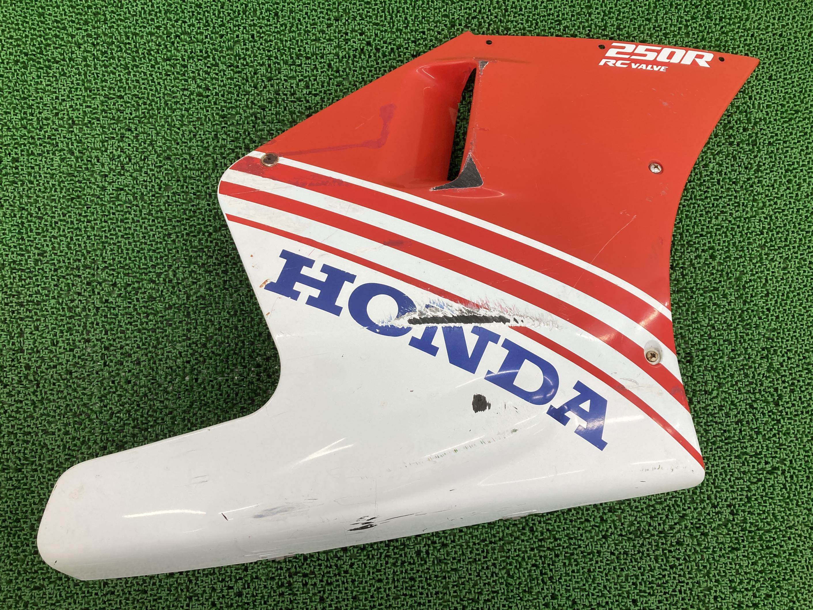 NSR250R サイドカウル 右 赤/白 ホンダ 純正 バイク 部品 MC16 アンダーカウル 赤テラ 当時物 修復素材やペイント素材に 車検 Genuine 【中古】 68