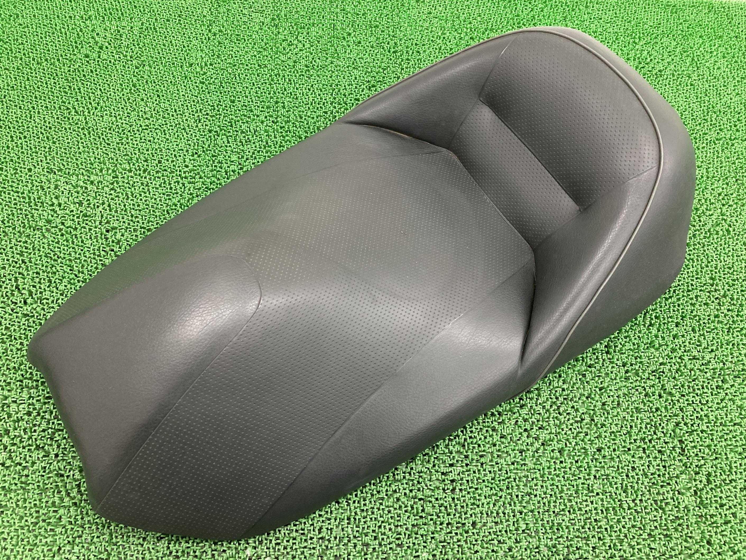マジェスティ250フロントシートヤマハ純正バイク部品SG03JマジェスティC破れ無し品薄希少品車検Genuine【中古】 52