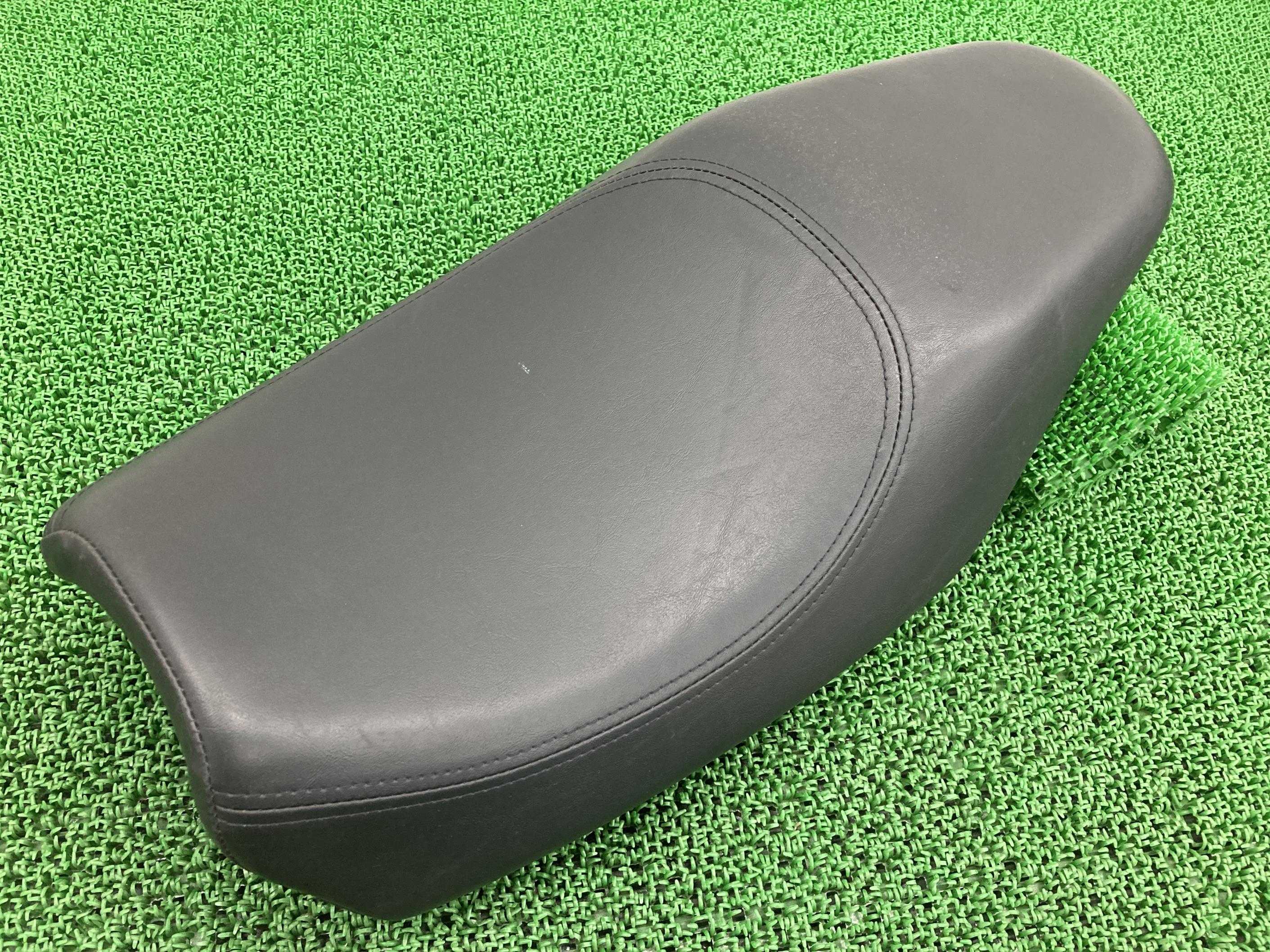 XG750 シート ハーレー 純正 バイク 部品 ストリート750 ノーマルトラッカーシート 破れ無し 品薄 車検 Genuine 【中古】 41 9,216円