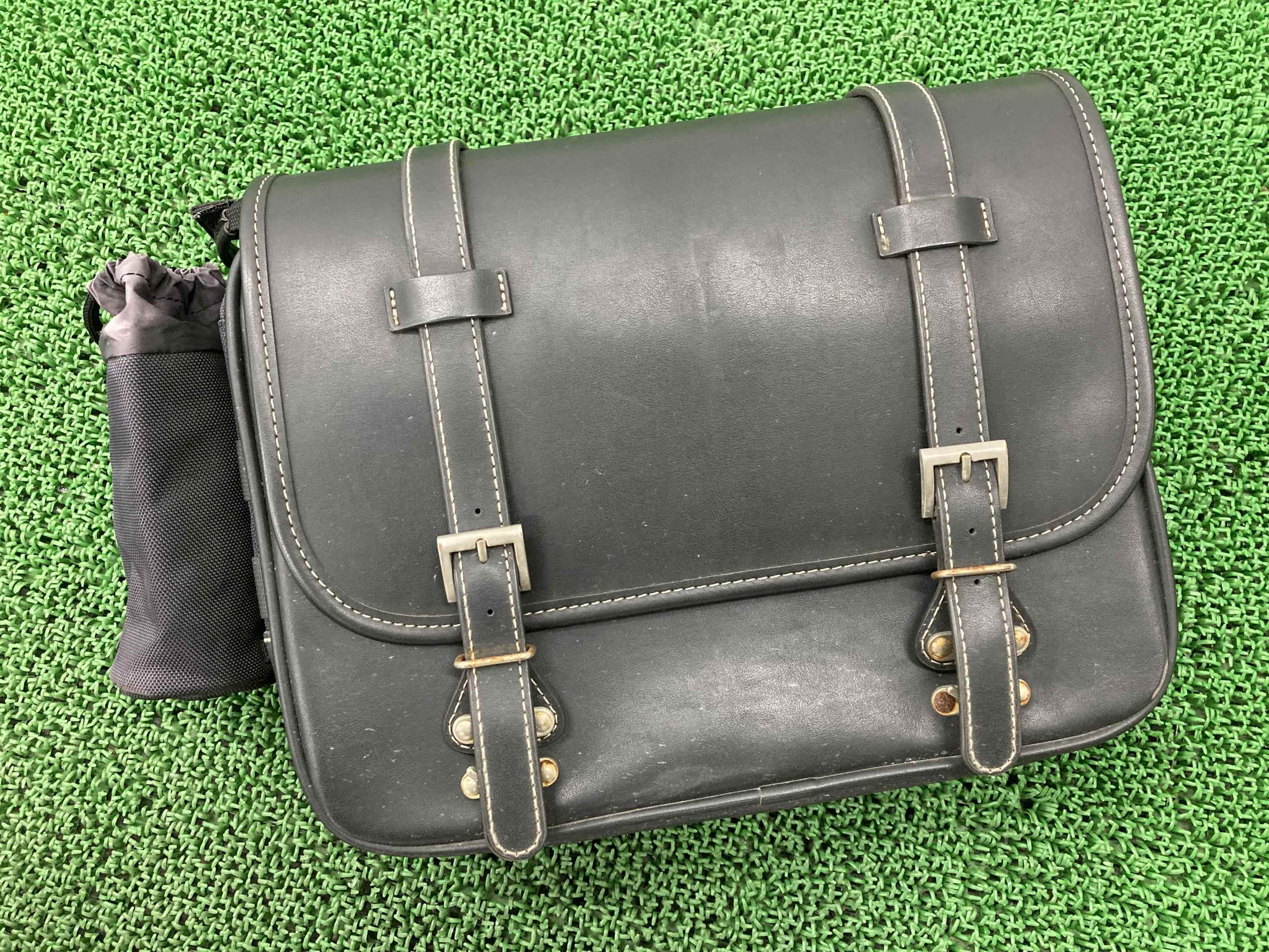 ヘンリービギンズ製サイドバッグ片側社外バイク部品ハーレーボトルホルダーバルカンスティードドラッグスターシャドウなどにドラッグスター400スティード400バルカン400ドラッグスター250シャドウ400シャドウ750【中古】 8