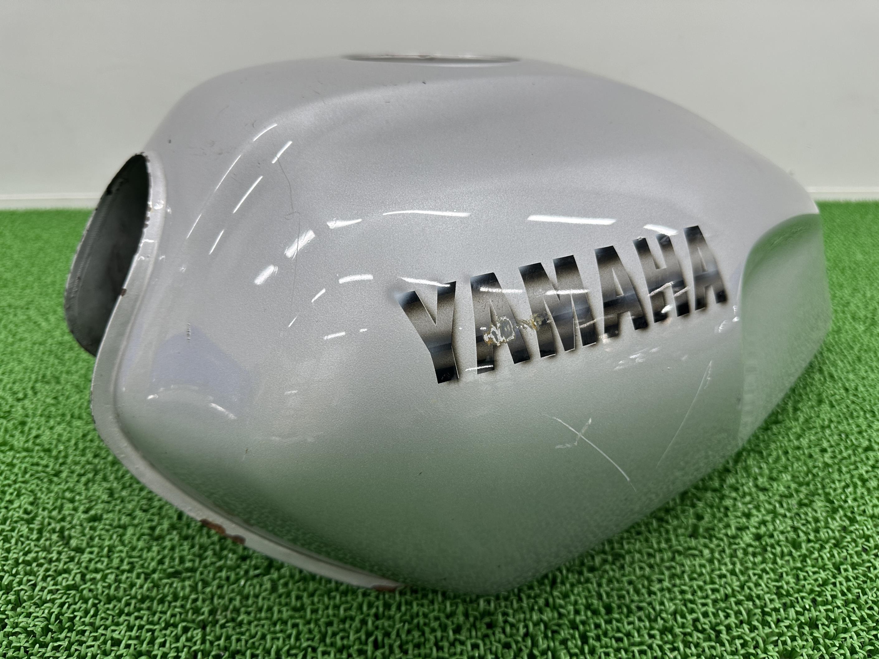 XJR1300 タンク 銀 ヤマハ 純正 バイク 部品 RP01J XJR1200R フューエルタンク 燃料タンク 修復素材に コケキズ無し 車検 Genuine 【中古】 oK|ティーエスパーツ 店