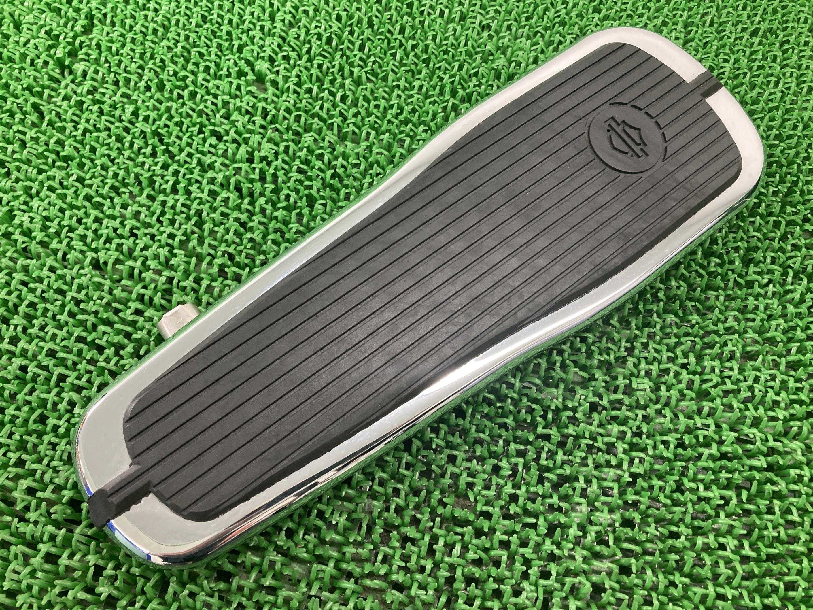 FLSTNステップボード右ハーレー純正バイク部品ソフテイルデラックスフロアステップコンディション良好曲がり無し品薄車検Genuine【中古】 59｜ティーエスパーツ　店