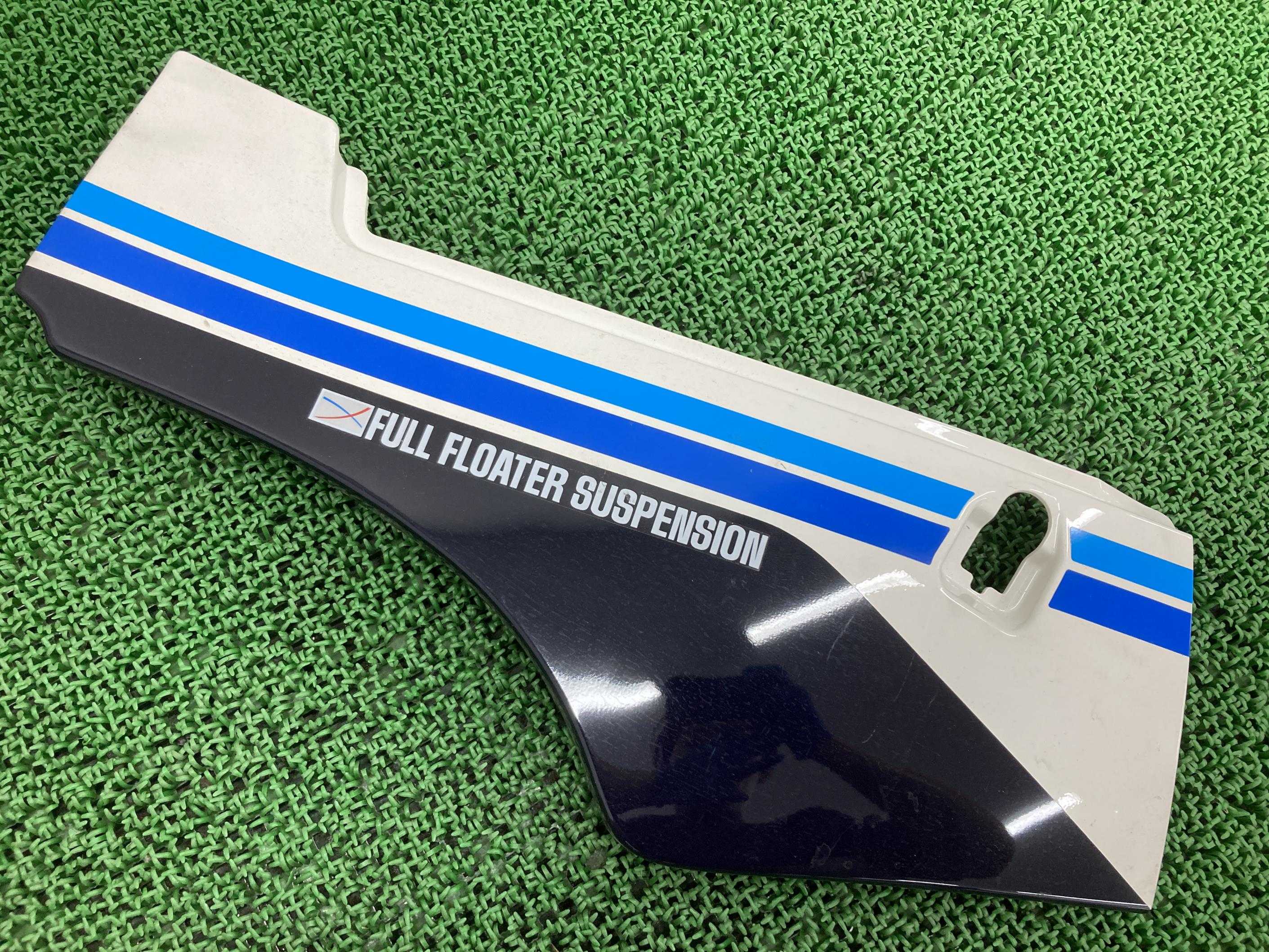 GSX-R400 サイドカバー 右 白/黒 04A スズキ 純正 バイク 部品 GK71B 初期型 割れ欠け無し 品薄 希少品 車検 Genuine 【中古】 Ye