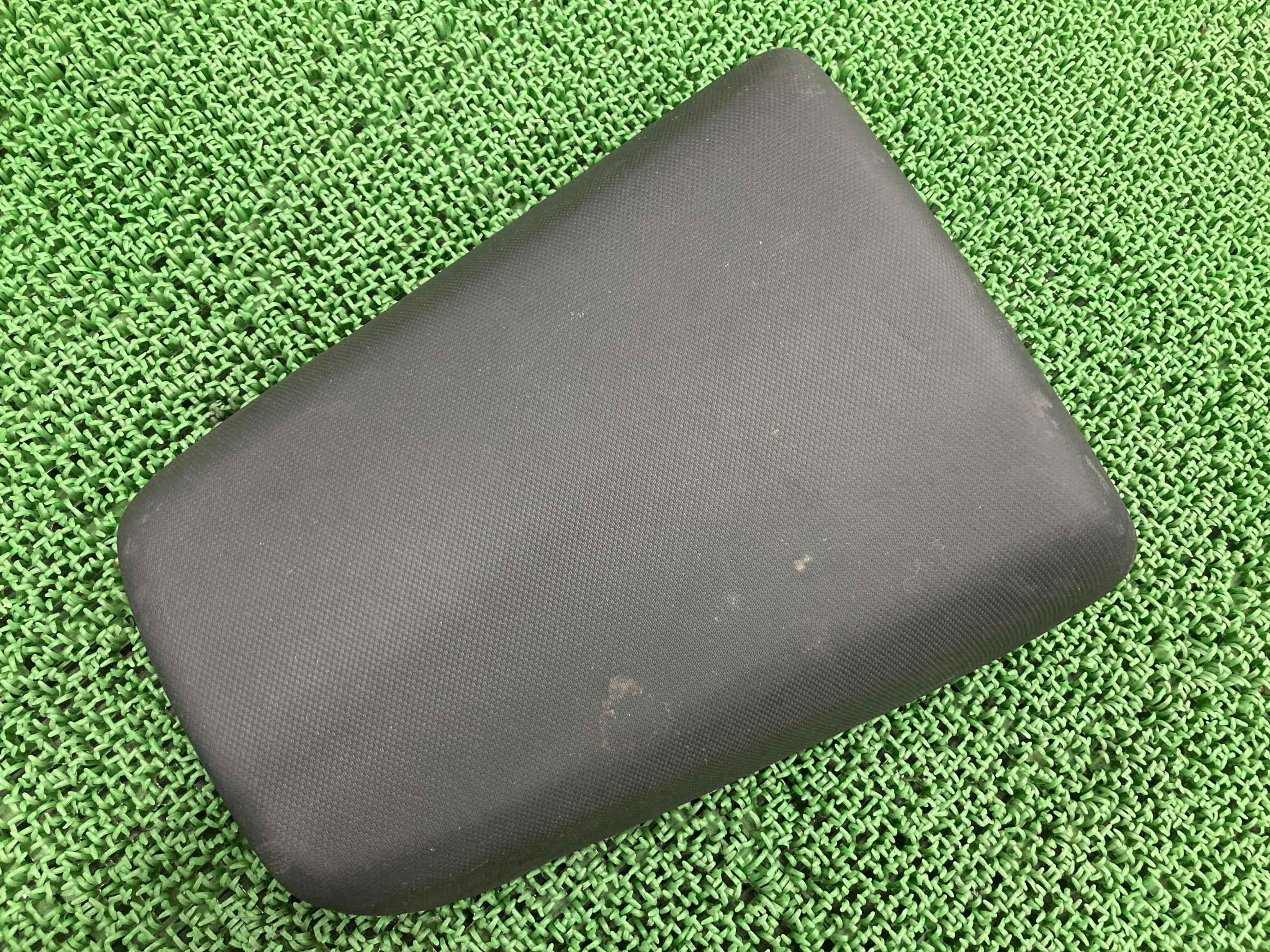 SV1000S タンデムシート 16G スズキ 純正 バイク 部品 VT54A 修復素材や張り替えベースに 品薄 希少品 車検 Genuine 【中古】 It