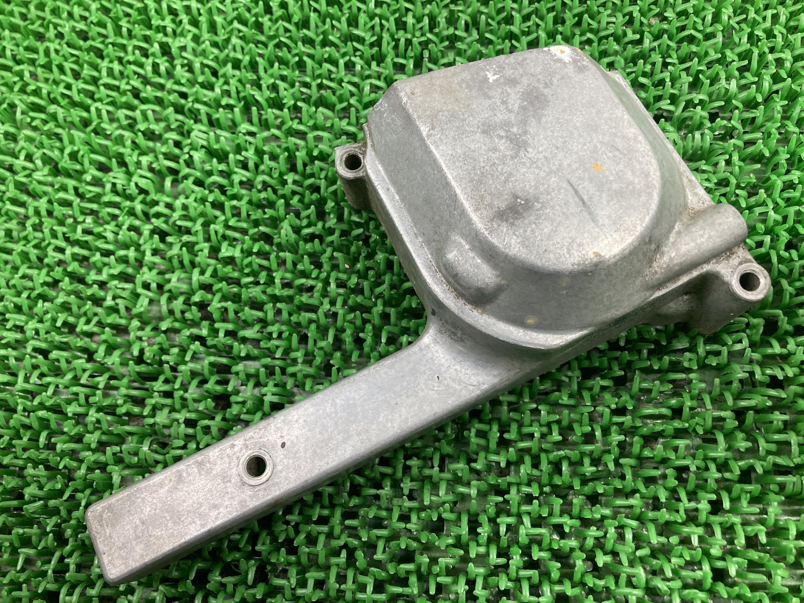 GT380エンジンカバースズキ純正バイク部品オイルポンプカバー当時物サンパチ割れ欠け無し品薄希少品車検Genuine【中古】 27