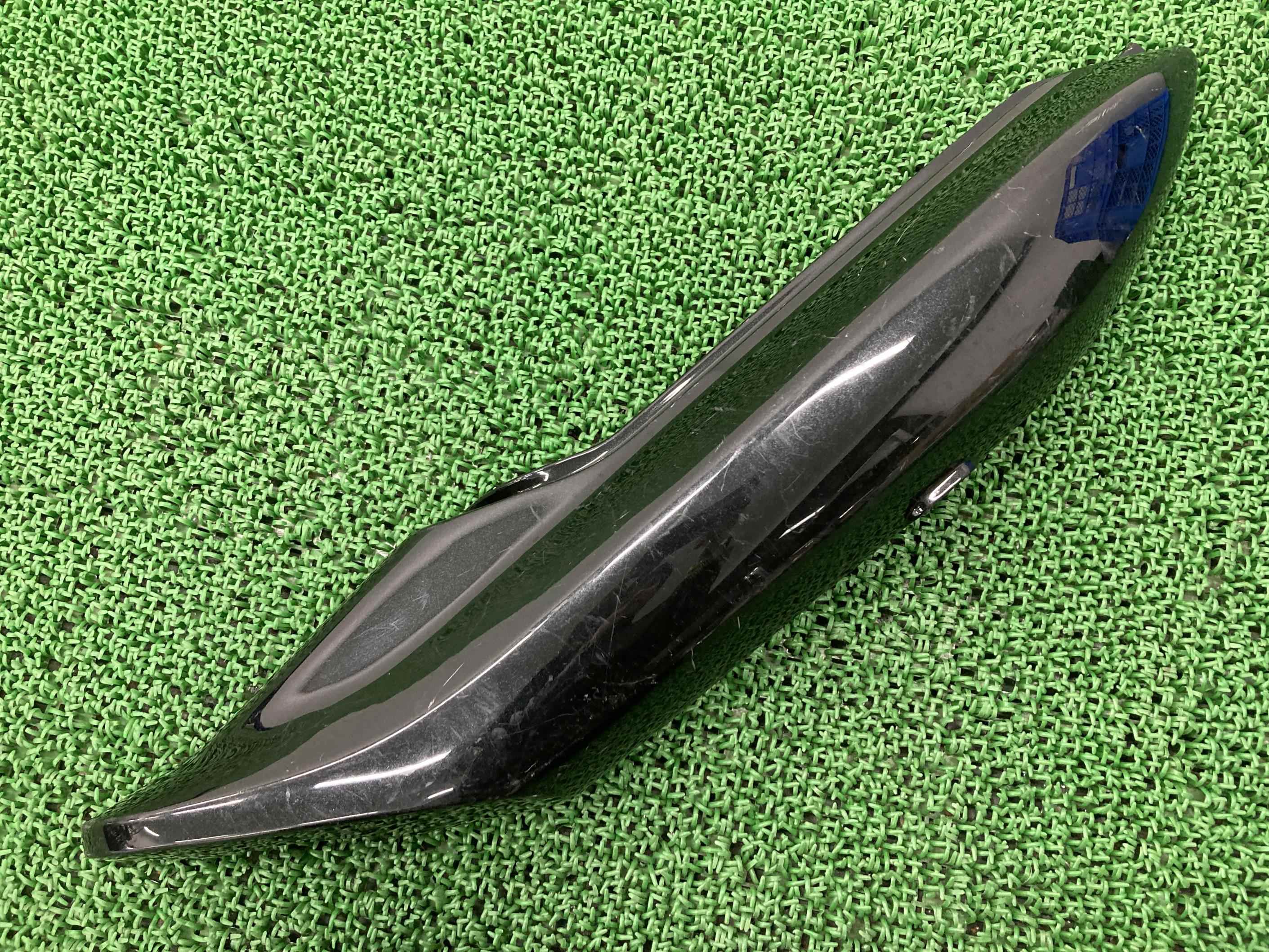 バリオスII シートカウル 右 黒 カワサキ 純正 バイク 部品 ZR250B シートカウル バリオス2 割れ欠け無し 車検 Genuine 【中古】 41