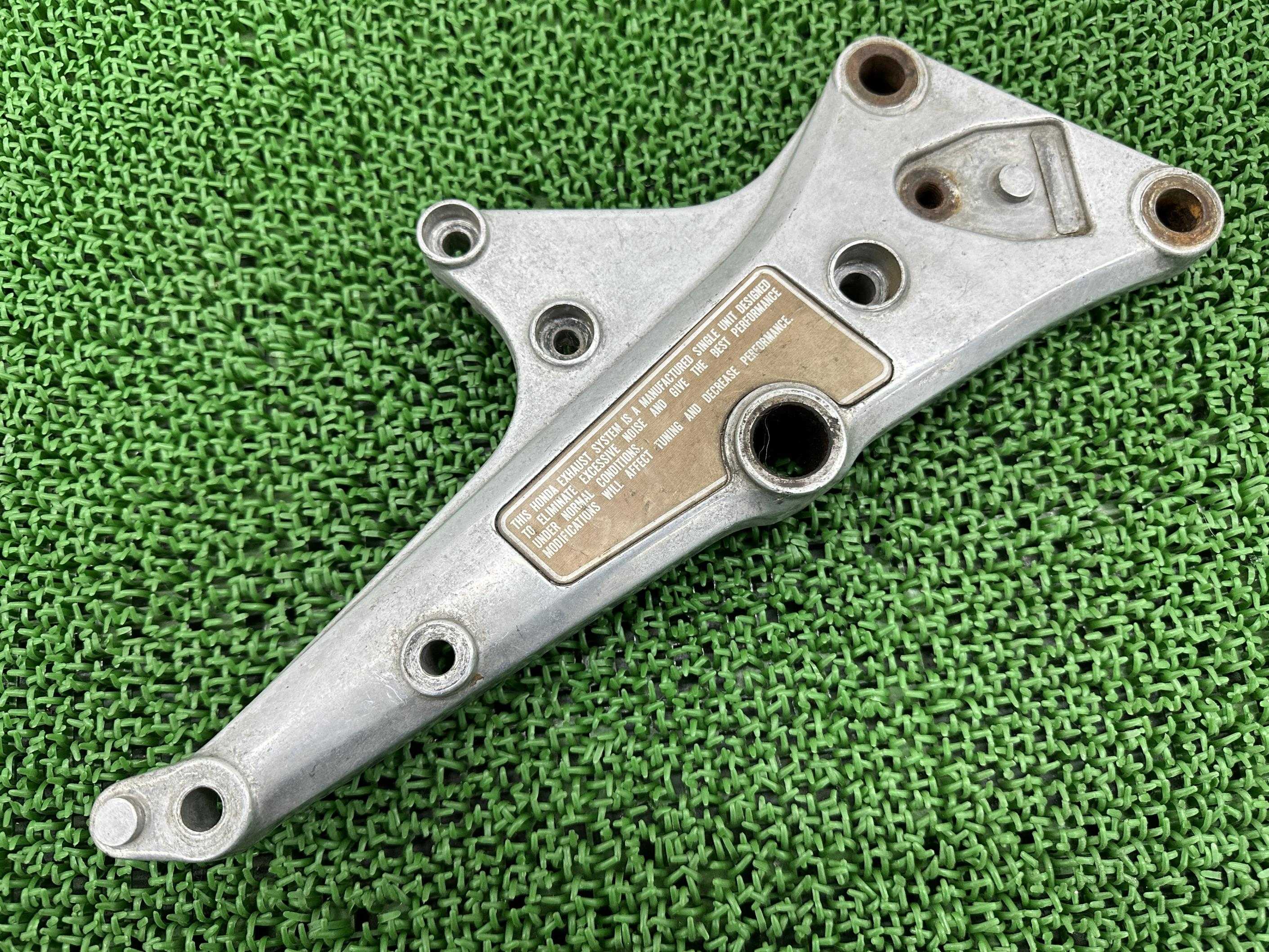 CBX1000ステッププレート右ホンダ純正バイク部品SC03SC06CB1ステップホルダー逆車コケキズ無し車検Genuine【中古】 87