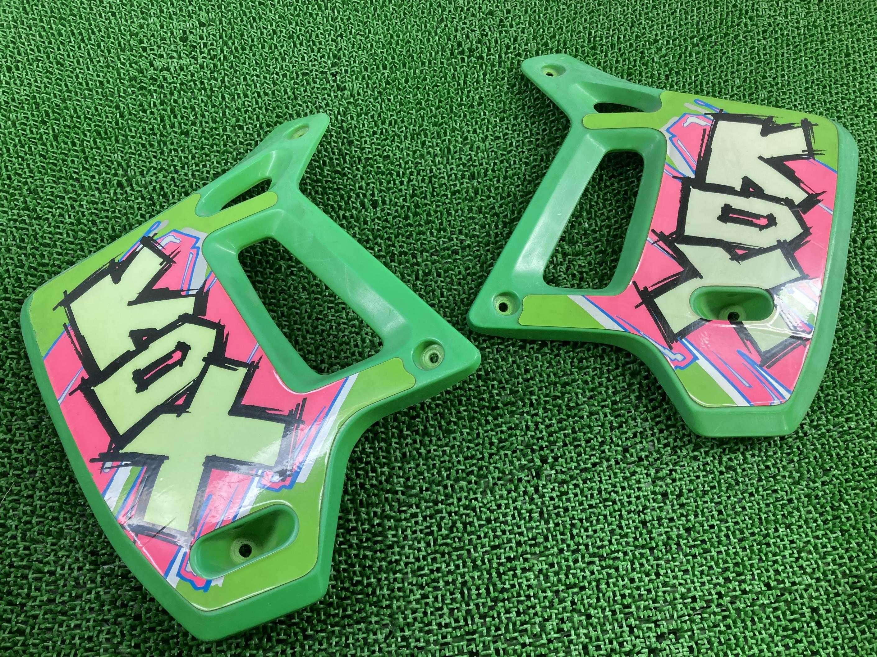KDX200SR シュラウド 左右 緑 カワサキ 純正 バイク 部品 DX200A 49089-1089 49089-1090 ペイント素材に 割れ欠け無し 品薄 車検 Genuine 【中古】 94|ティーエスパーツ 店