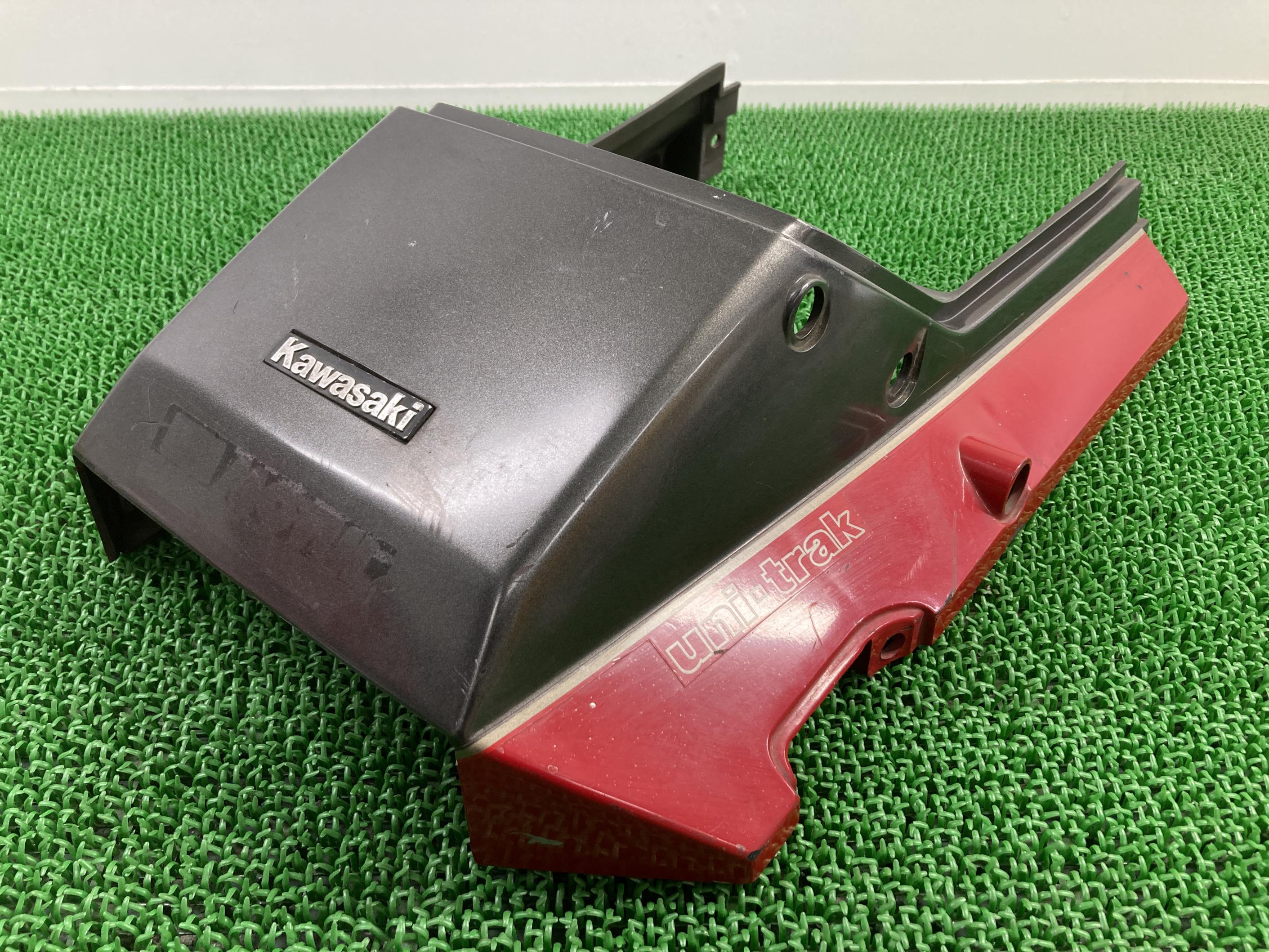 GPZ900R テールカウル 赤/ガンM カワサキ 純正 バイク 部品 ZX900A Ninja シートカウル ペイント素材に 品薄 車検 Genuine 【中古】 55|ティーエスパーツ 店