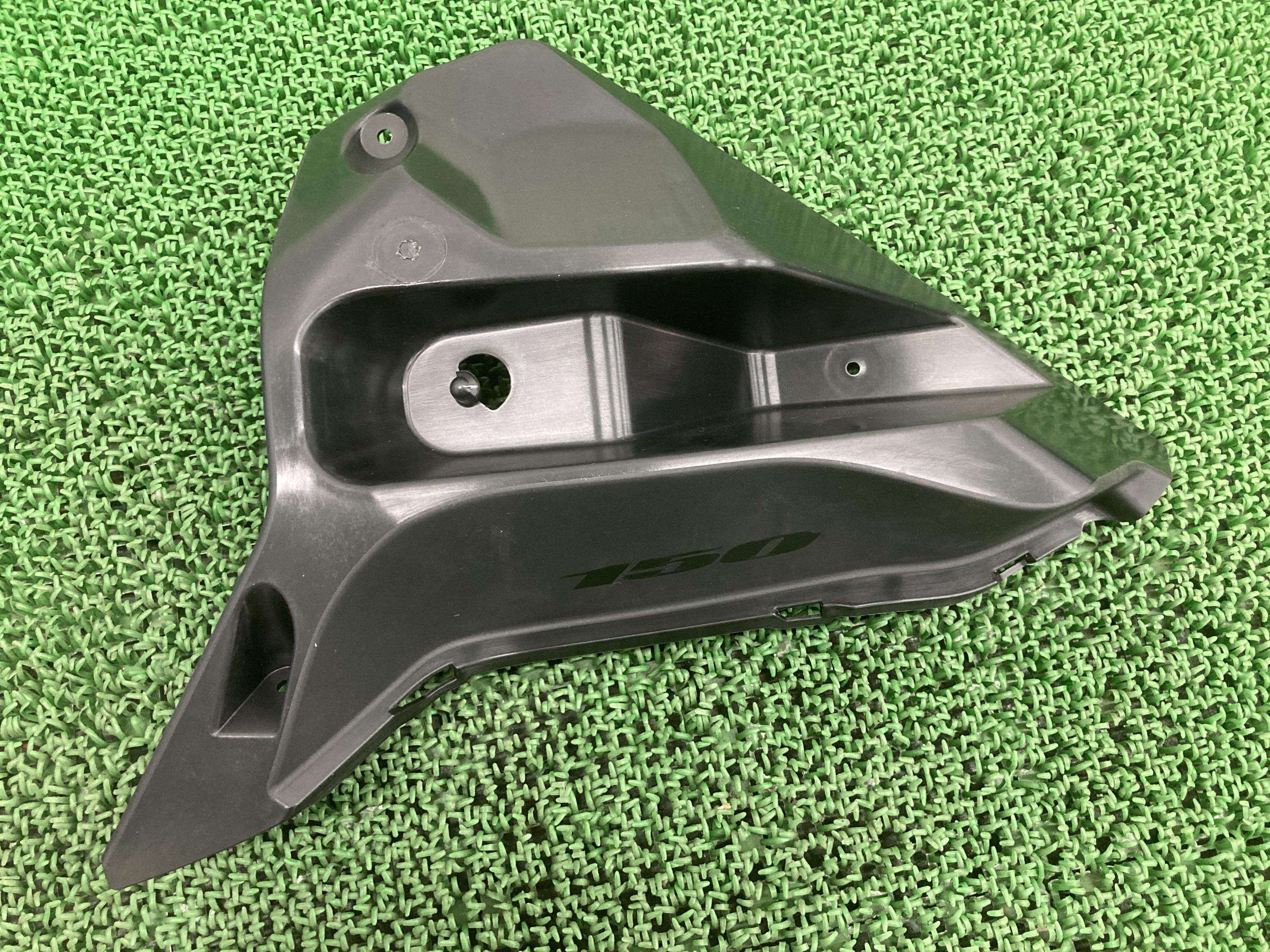 ジクサーSF150 インナーカウル 右 42K スズキ 純正 バイク 部品 ED11A GIXXER インナーカバー コンディション良好 割れ欠け無し 車検 Genuine 【中古】 lT