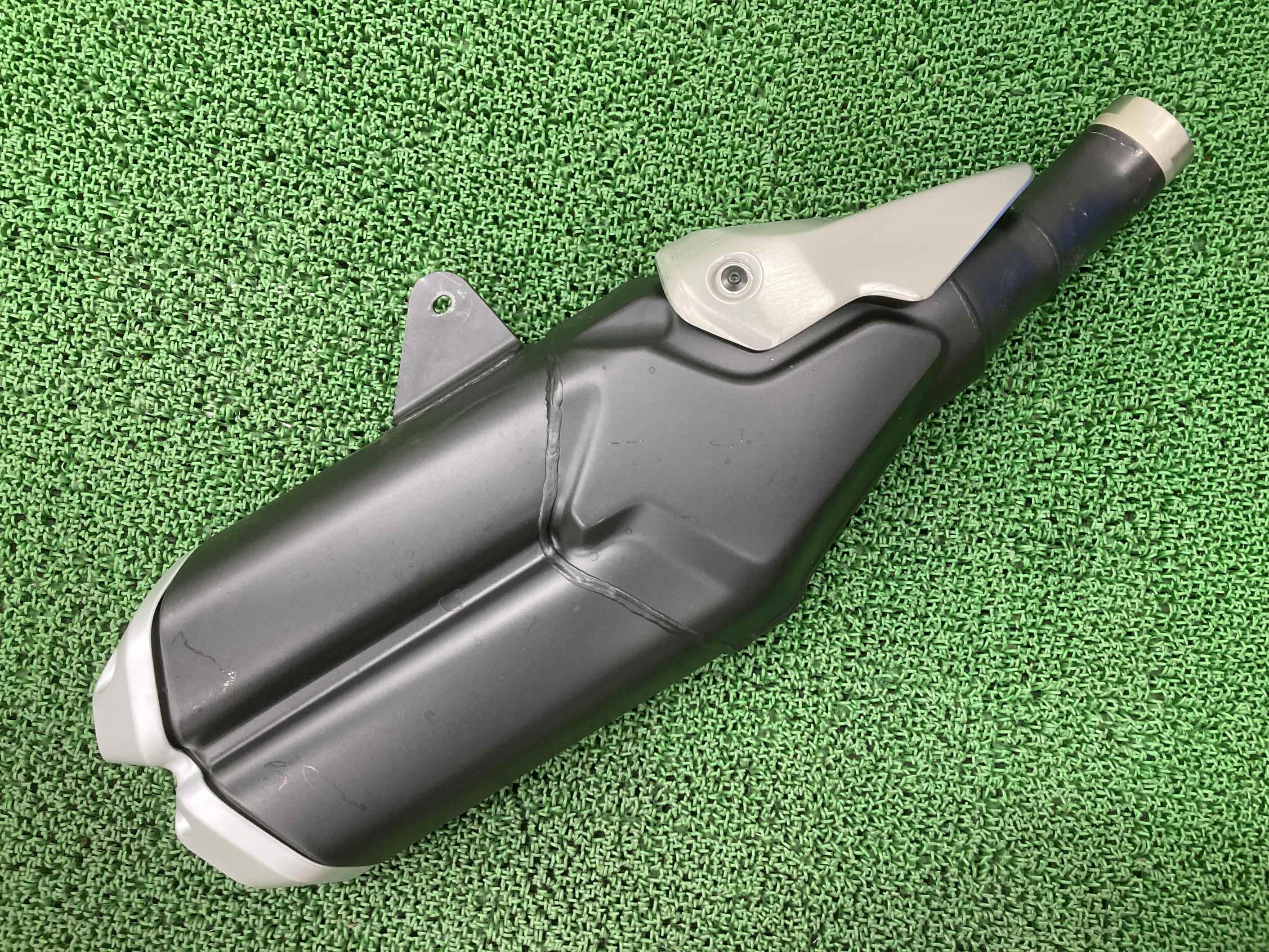 モンスター821 サイレンサーマフラー ドゥカティ 純正 バイク 部品 M821 18年～ コケキズ無し 品薄 車検 Genuine 【中古】 98