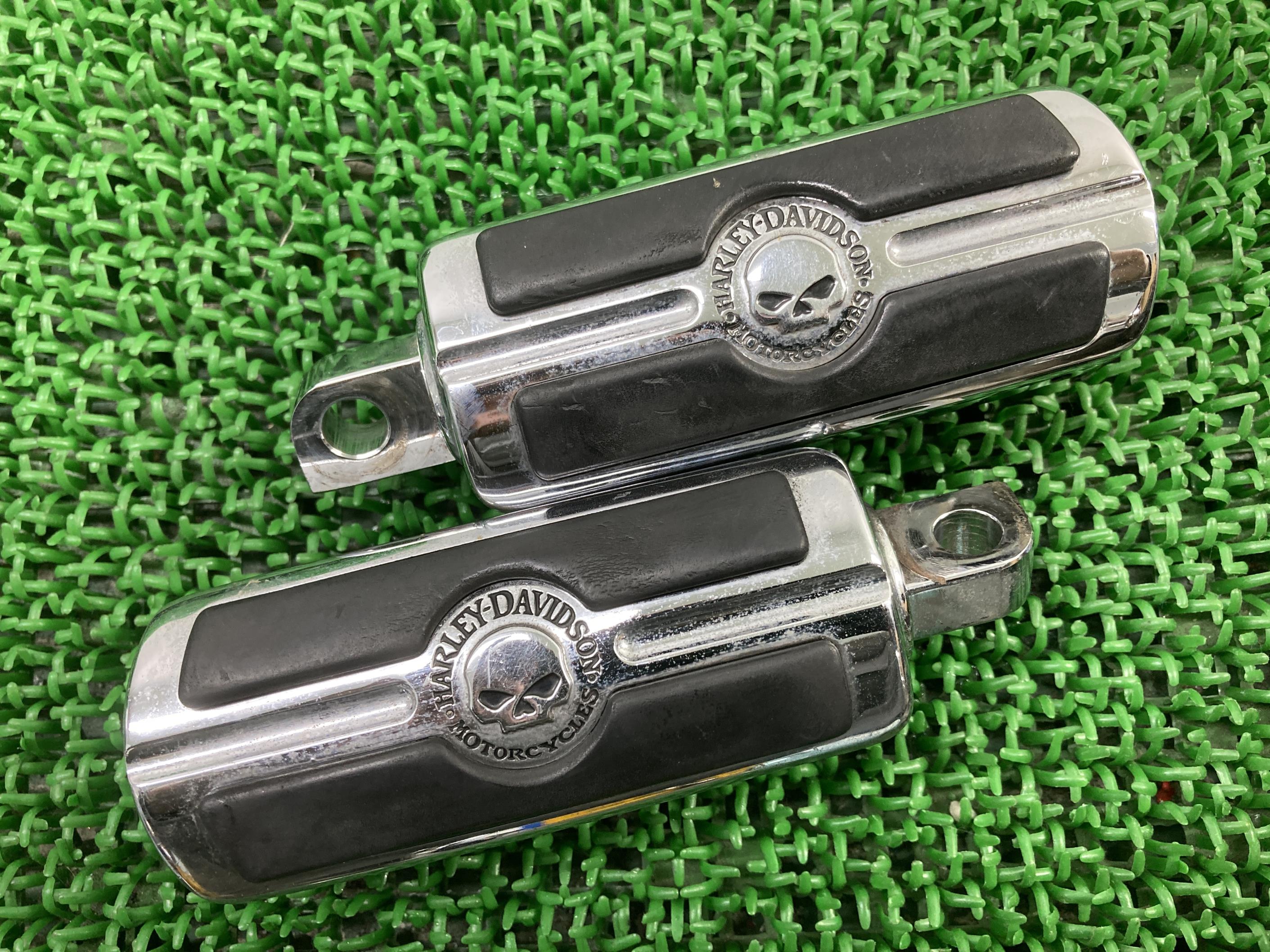 ステップペグ左右ハーレー純正バイク部品オプションフットペグスカルスポーツスターソフテイルダイナ車検Genuine【中古】 89