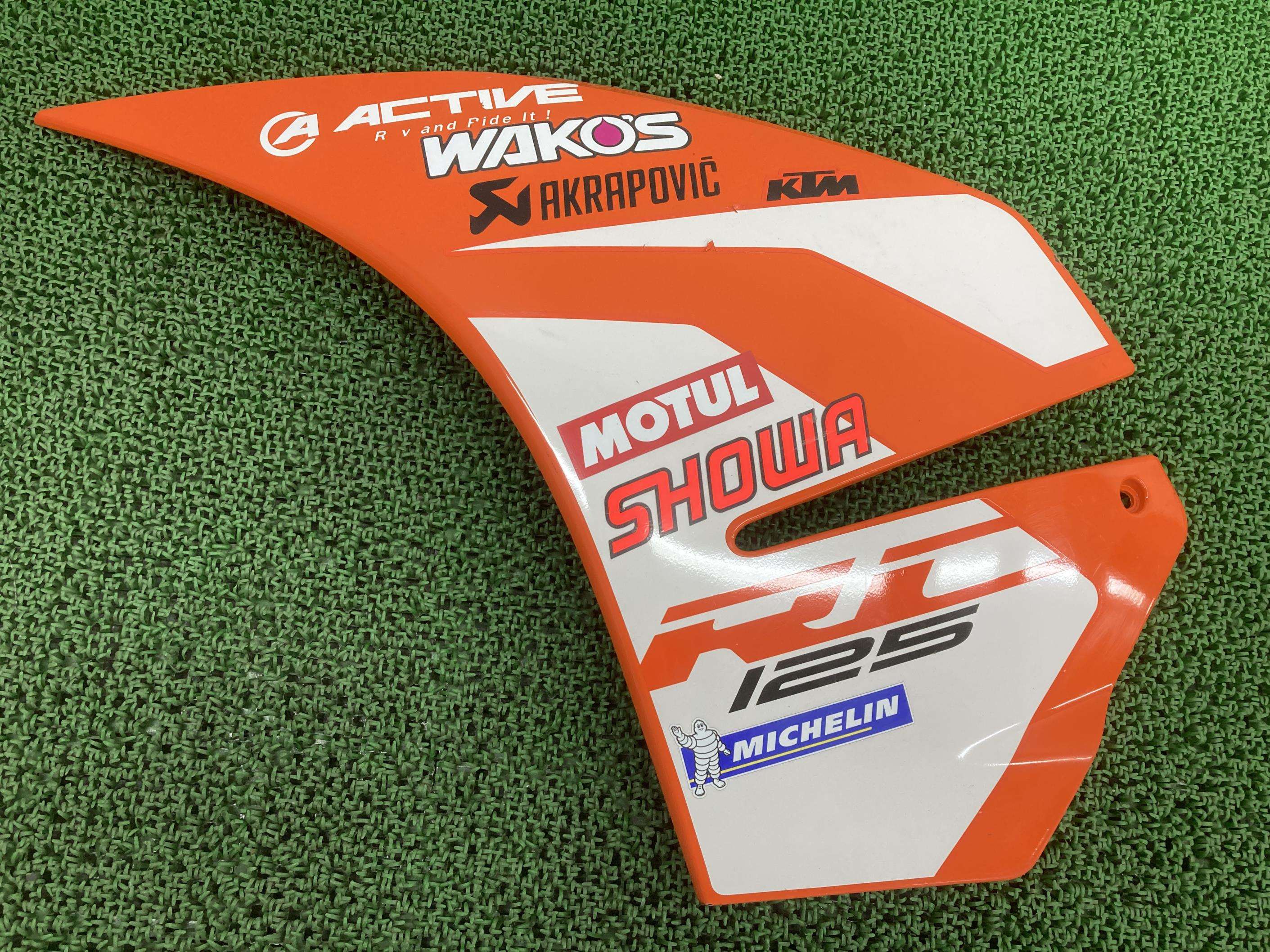 RC125 サイドカウル 左 橙 90508050000 KTM 純正 バイク 部品 オレンジ 割れ欠け無し 品薄 希少品 車検 Genuine 【中古】 Lt|ティーエスパーツ 店